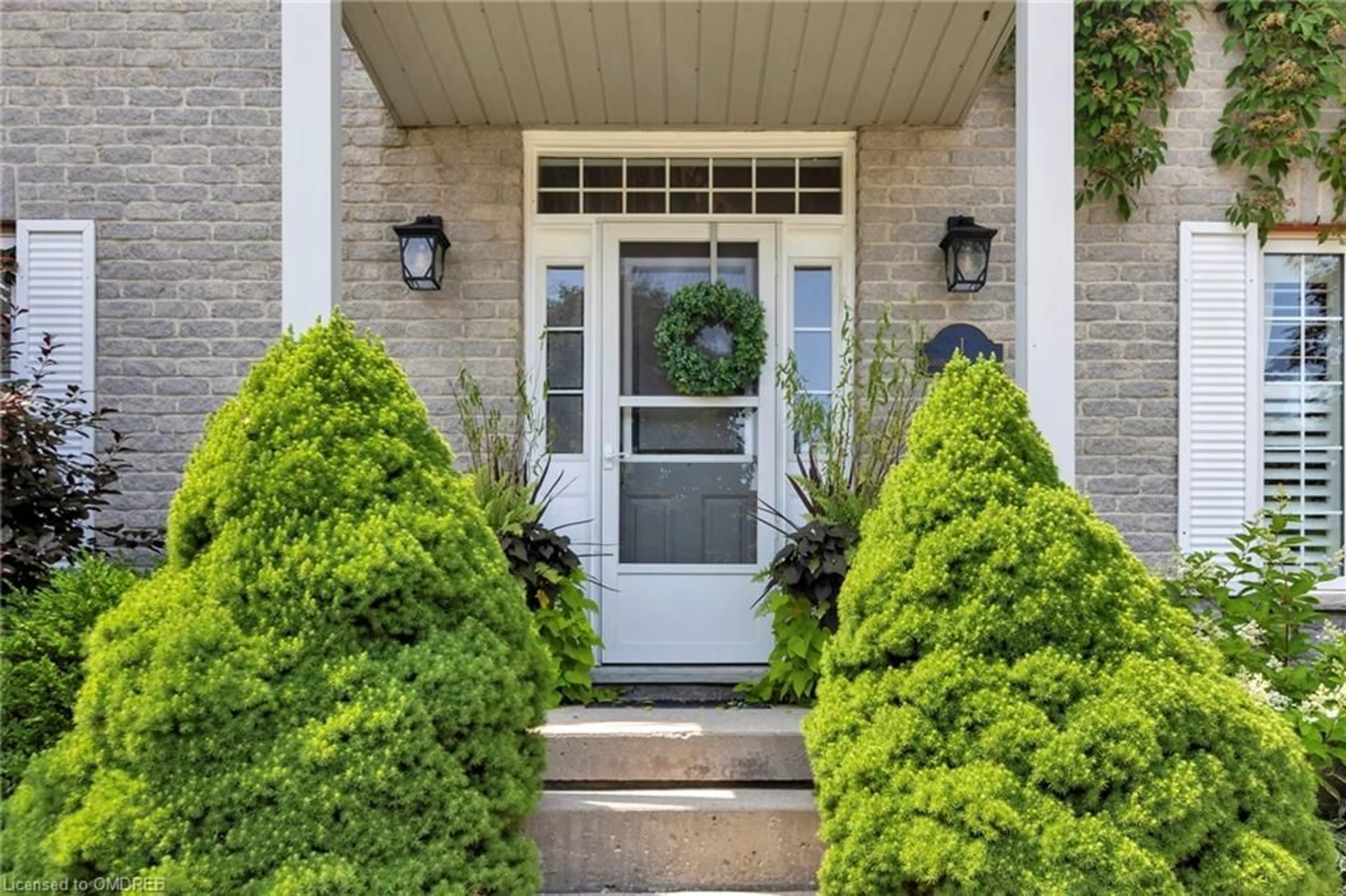 Indoor entryway, wood floors for 1 Woodspring Crt, Flamborough Ontario L8N 2Z7