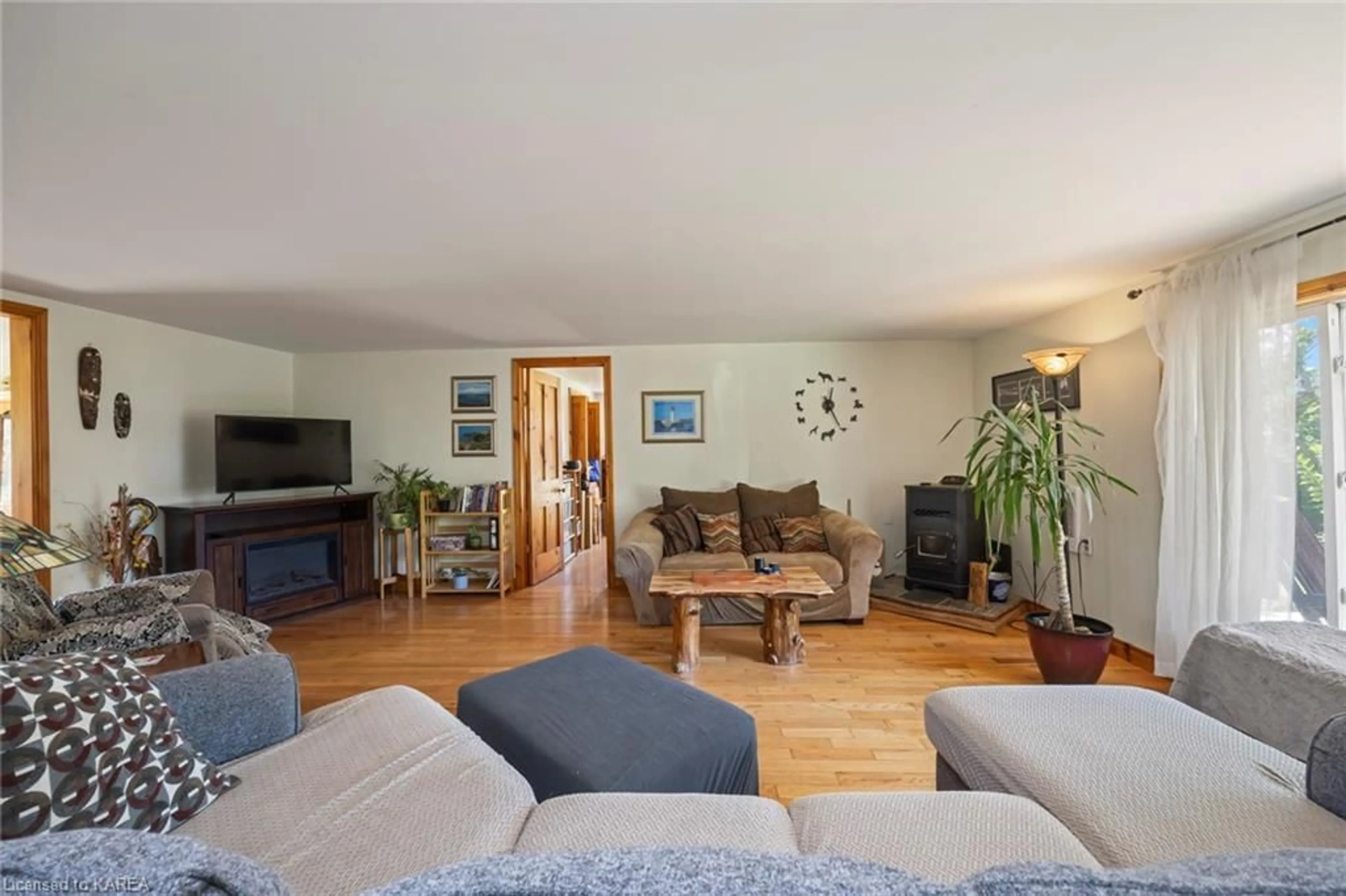 Living room, wood floors for 1743 County Road 27, Centreville Ontario K0K 2S0