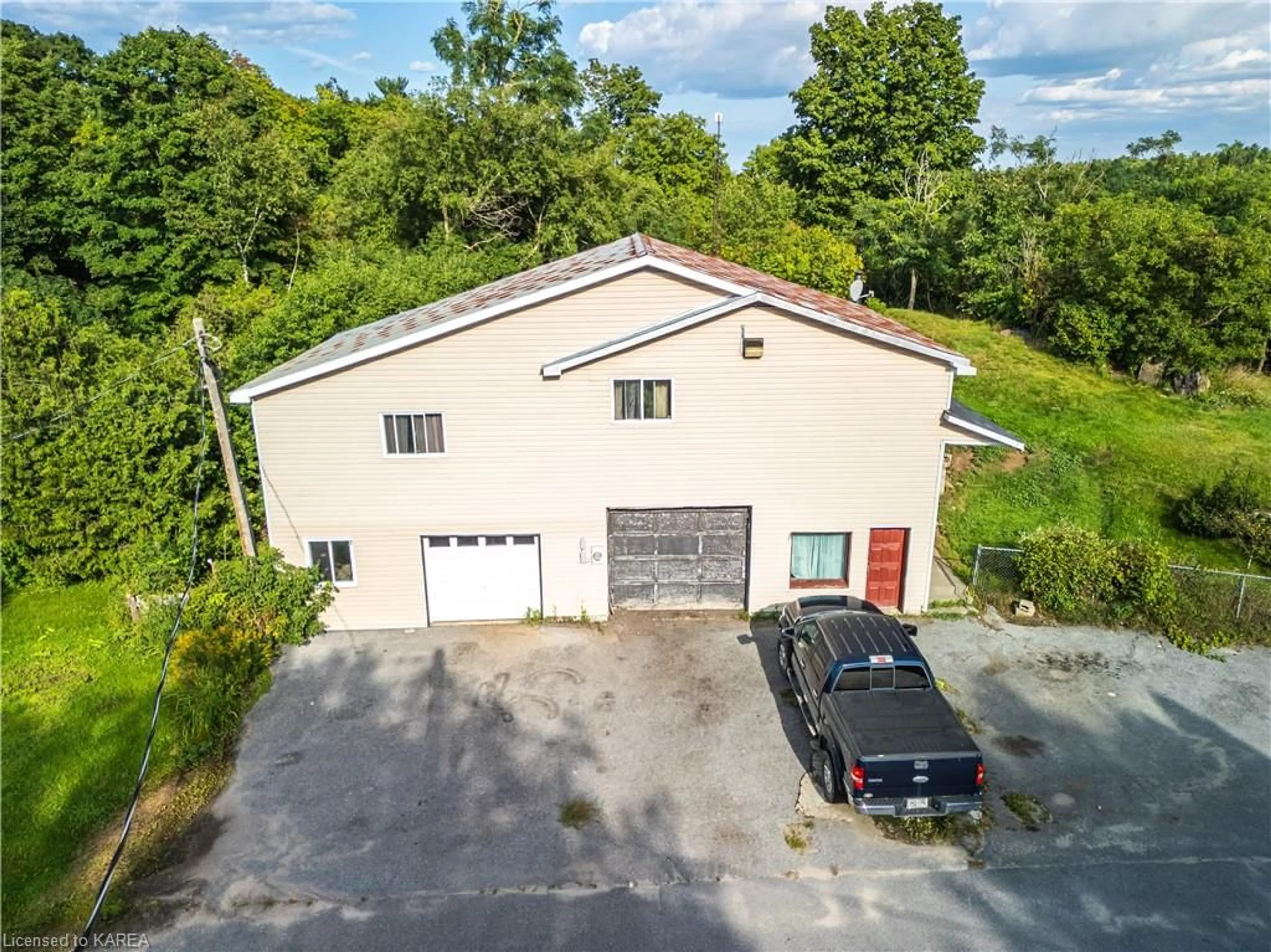 Indoor garage, cement floor for 5542 Perth Road Cres, Perth Road Village Ontario K0H 2L0