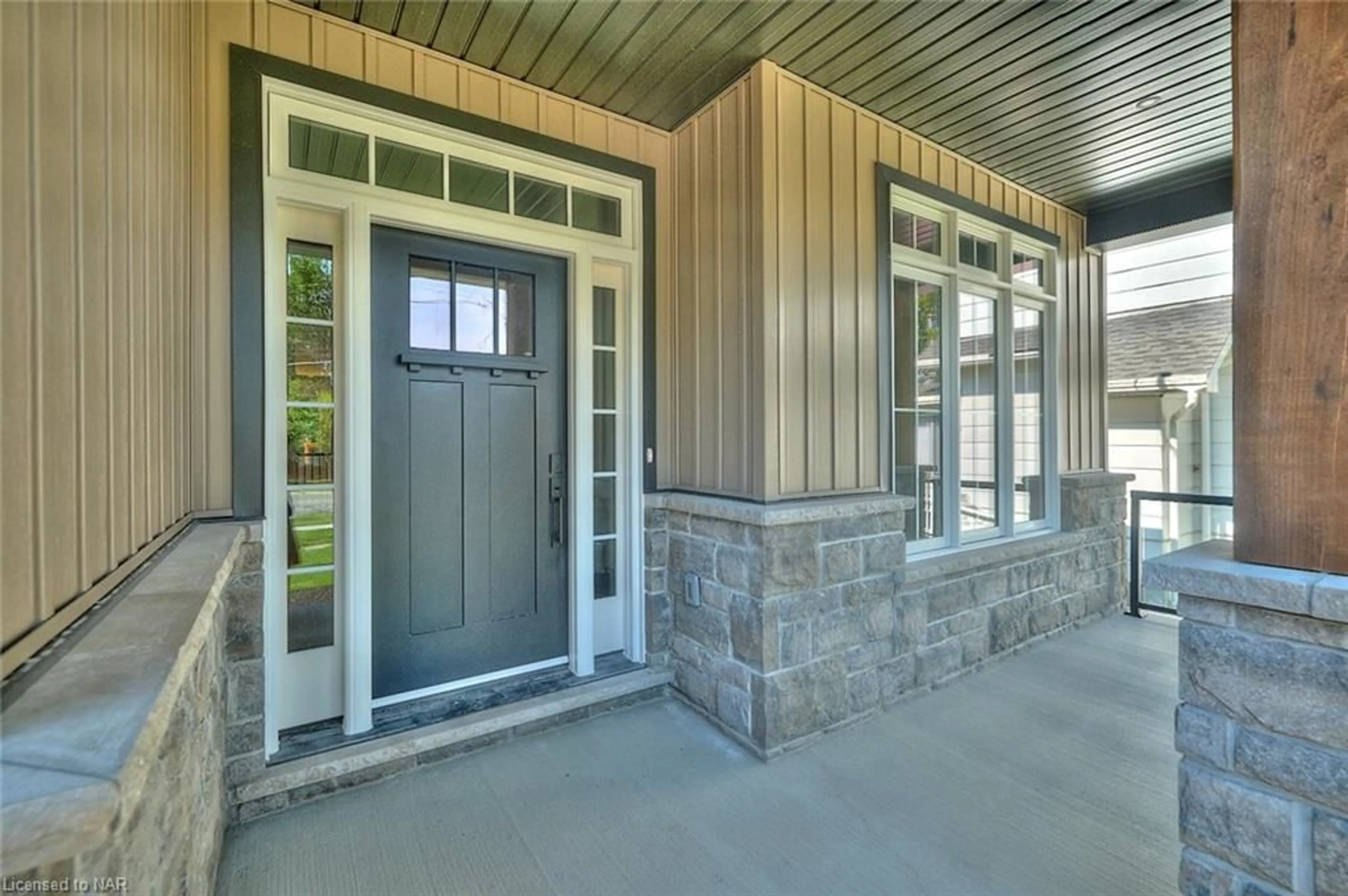 Indoor entryway, cement floor for 3747 Dominion Rd, Ridgeway Ontario L0S 1N0