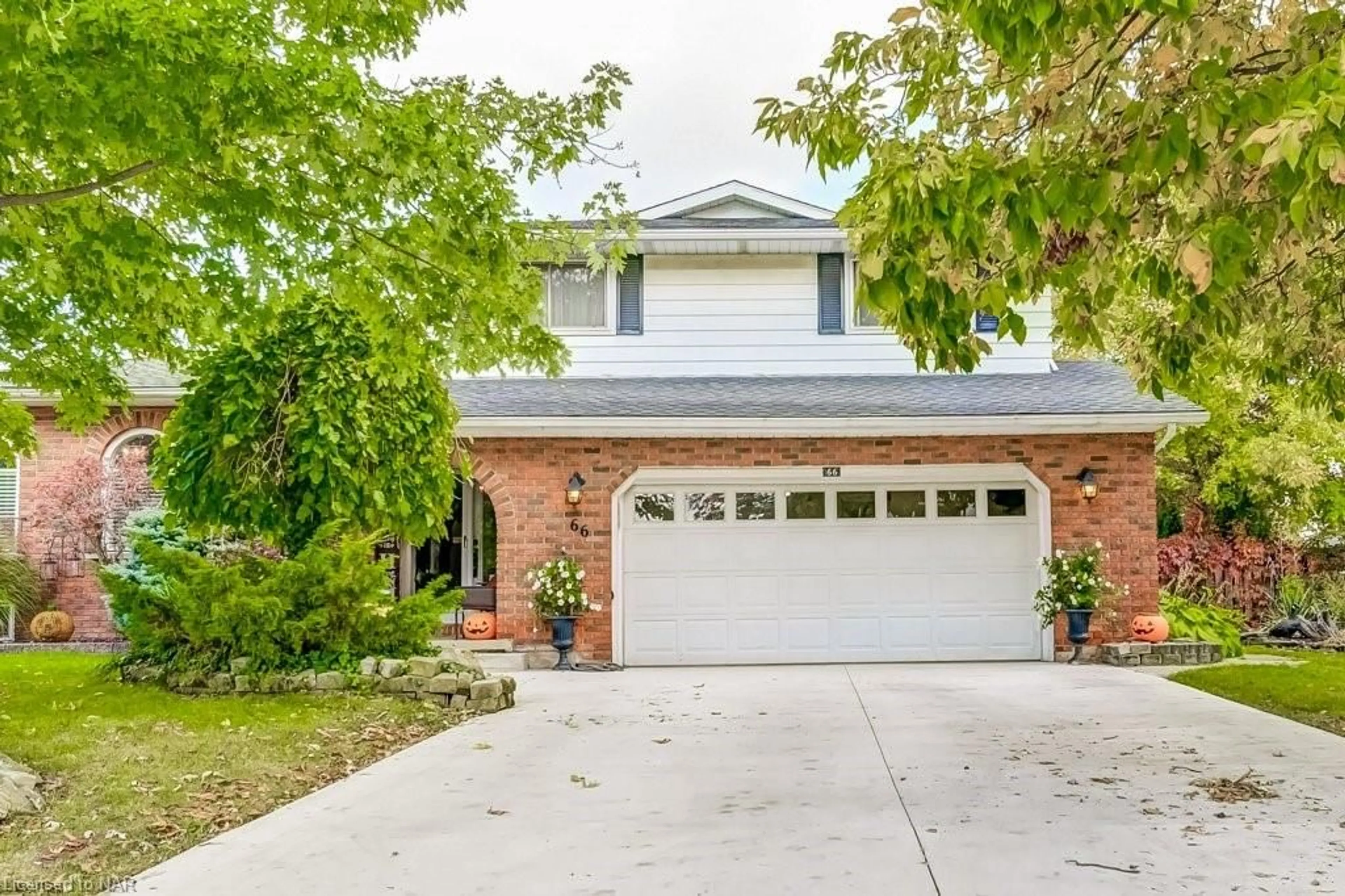 A pic from exterior of the house or condo, cottage for 66 Sherwood Forest Trail, Welland Ontario L3C 5X6