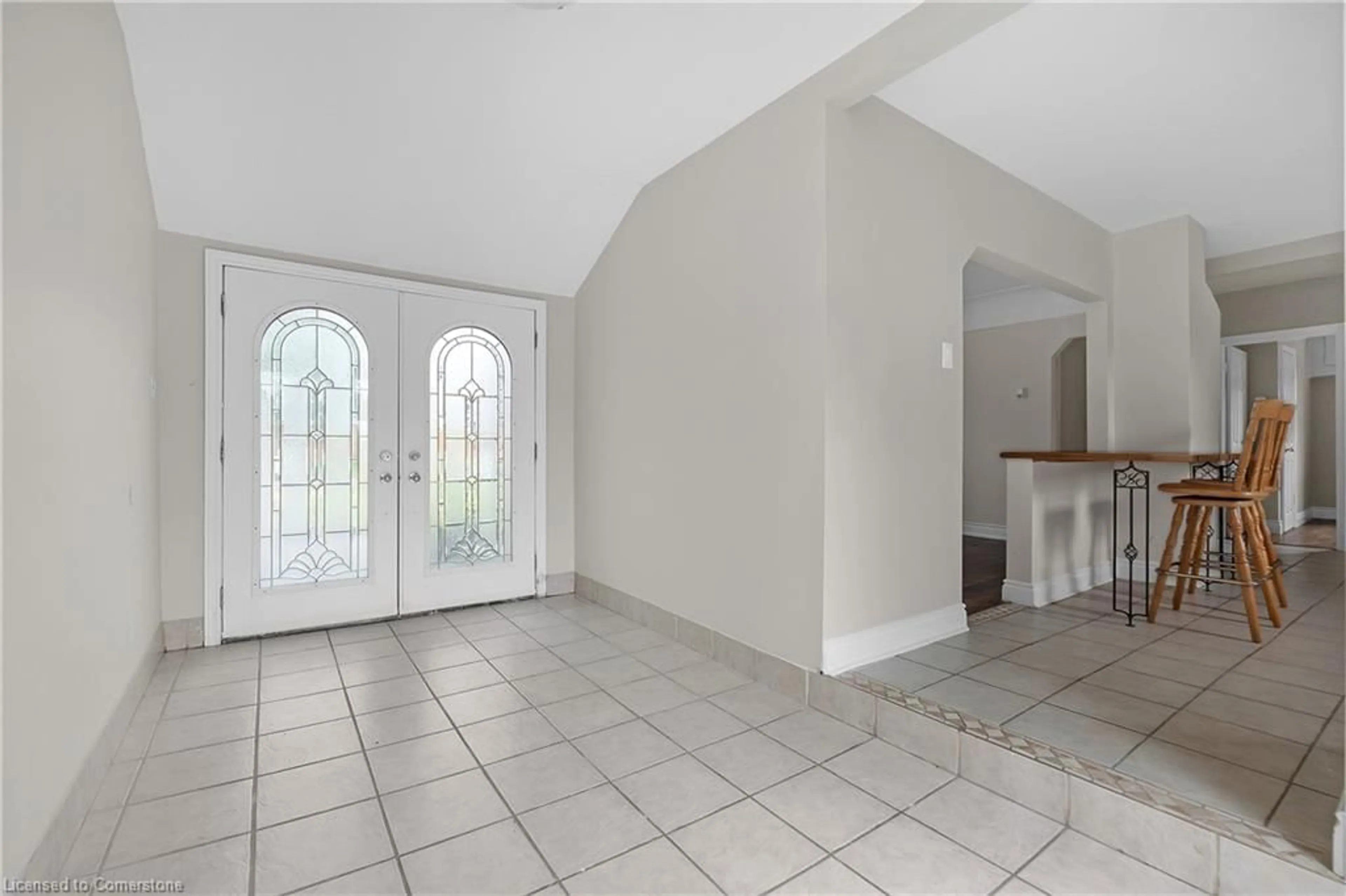 Indoor foyer, ceramic floors for 245 Cedardale Ave, Hamilton Ontario L8E 1S1