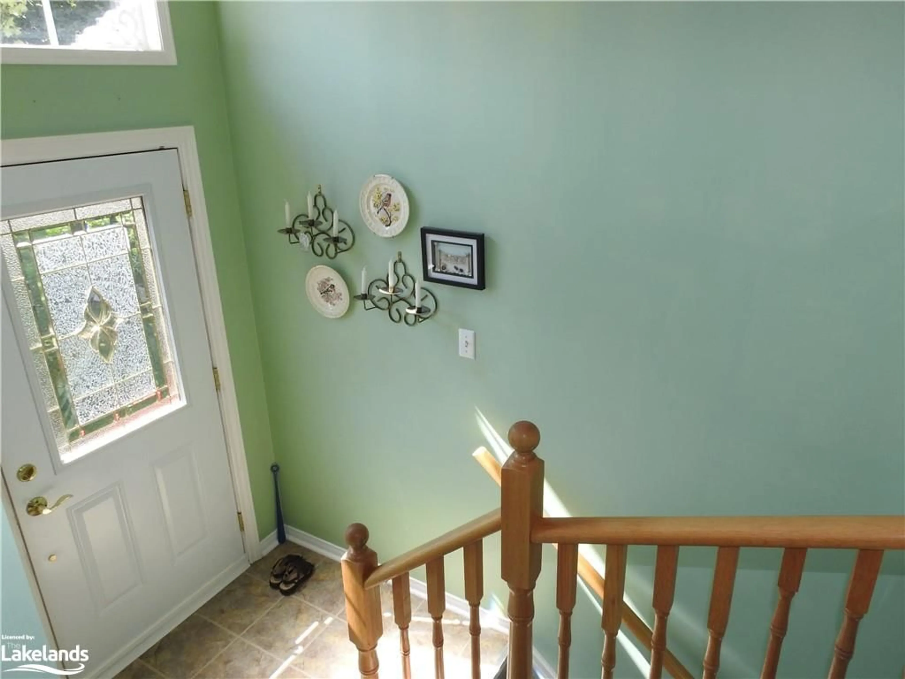 Indoor entryway, wood floors for 189 Dyer Dr, Wasaga Beach Ontario L9Z 1L9