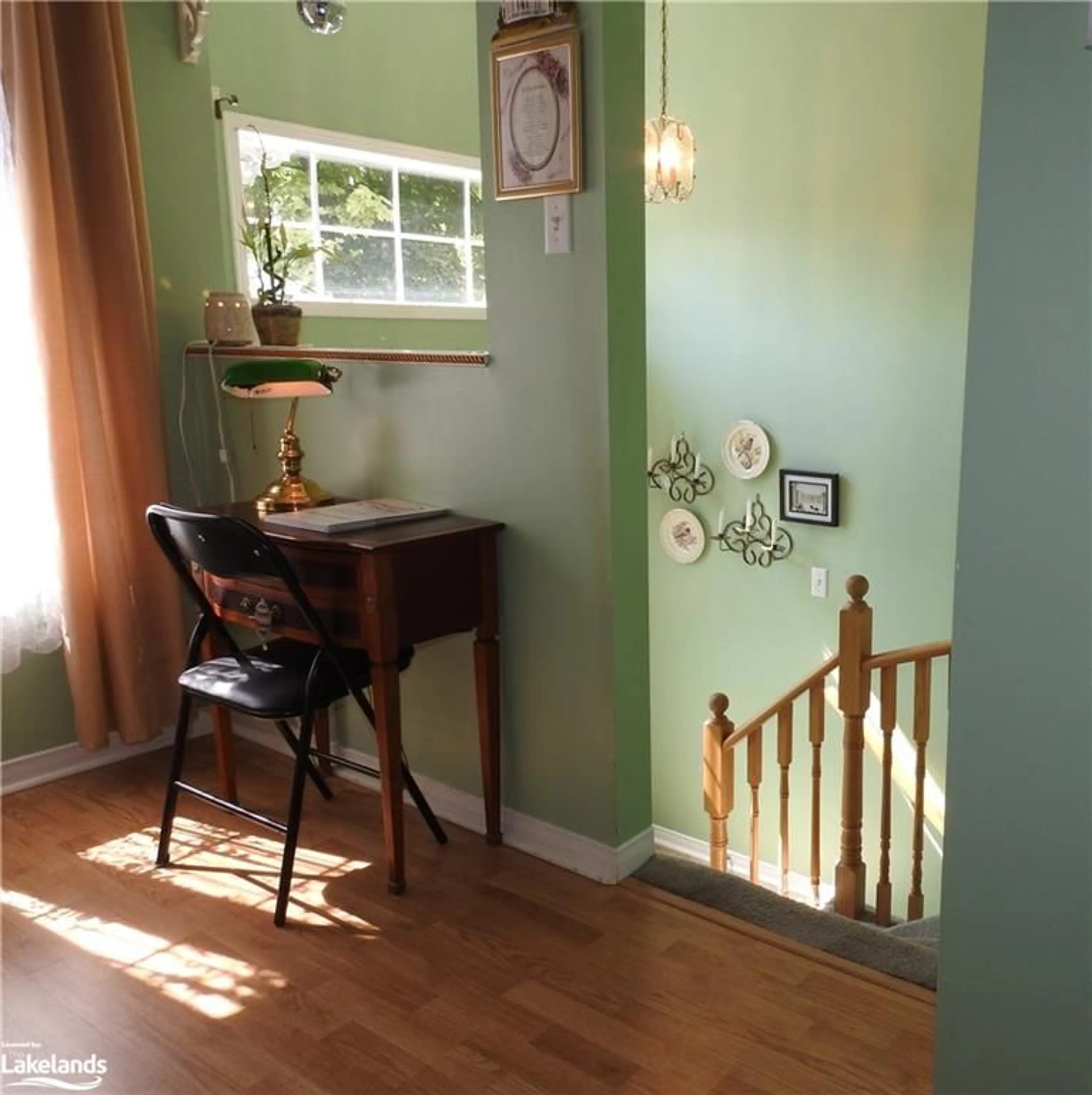 Dining room, wood floors, cottage for 189 Dyer Dr, Wasaga Beach Ontario L9Z 1L9
