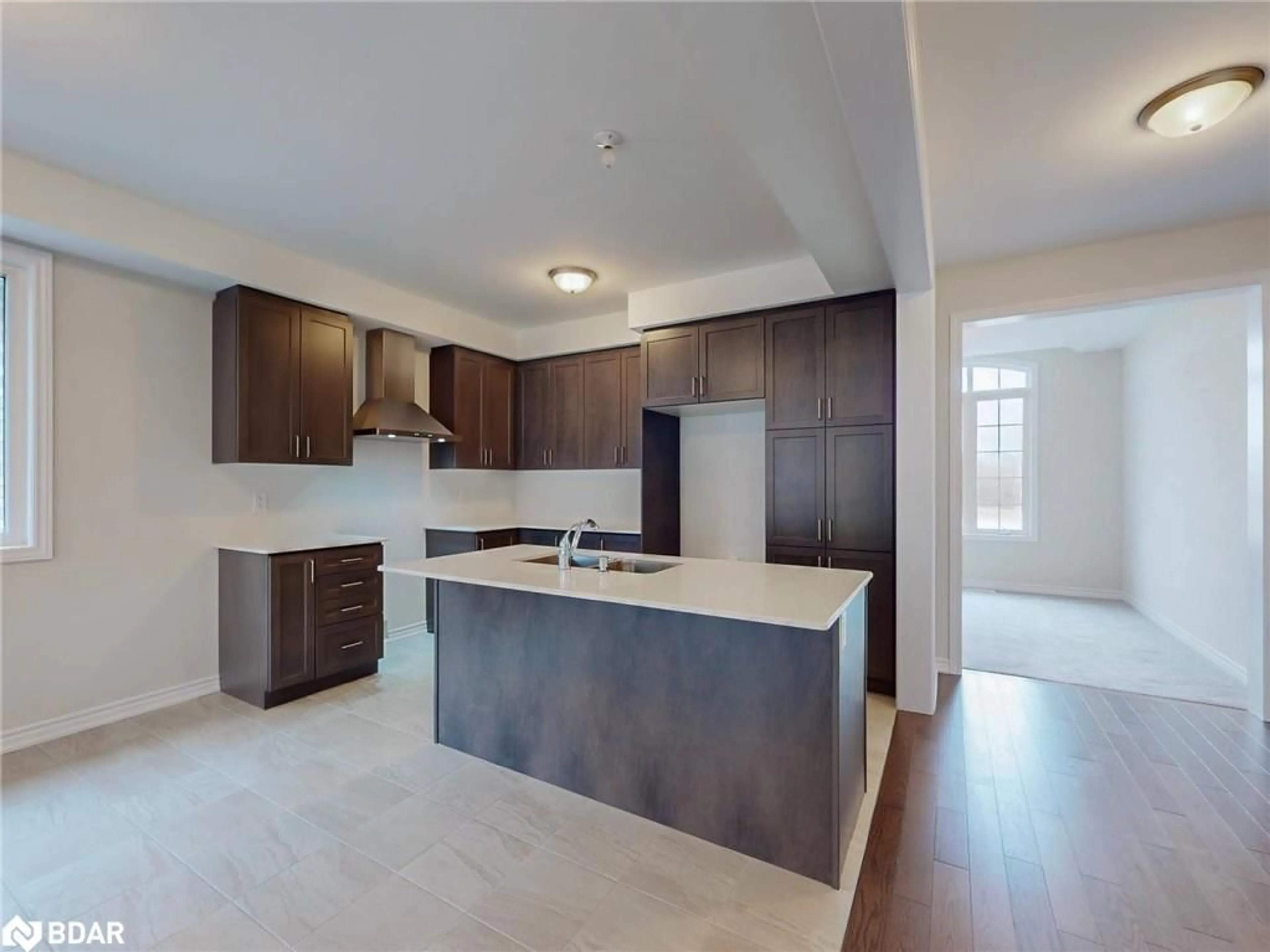 Open concept kitchen for 2962 Monarch Dr, Orillia Ontario L3V 8M8