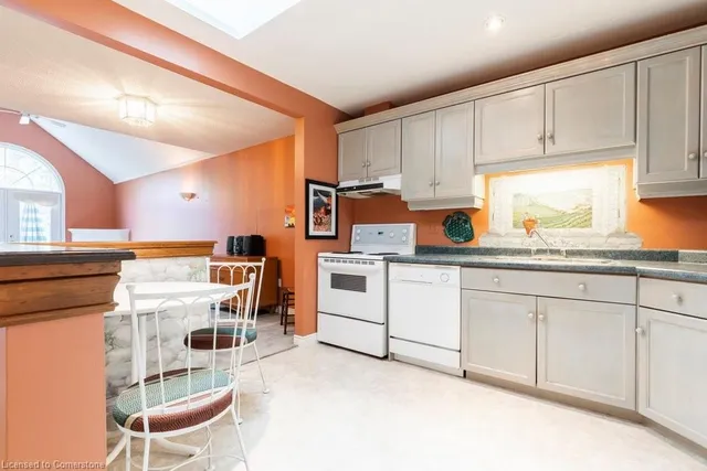 Additional property image - 60 Dundas St Unit 15