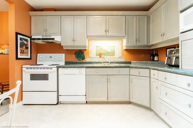 Additional property image - 60 Dundas St Unit 15