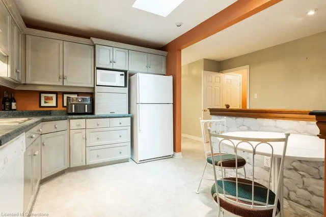 Additional property image - 60 Dundas St Unit 15