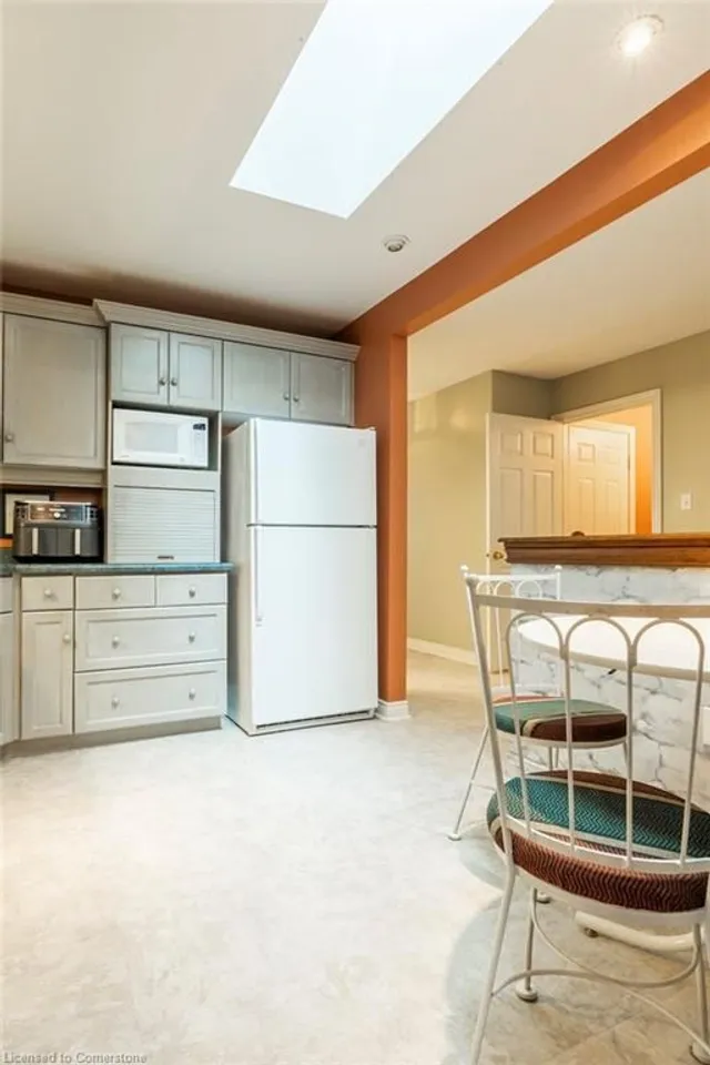 Additional property image - 60 Dundas St Unit 15