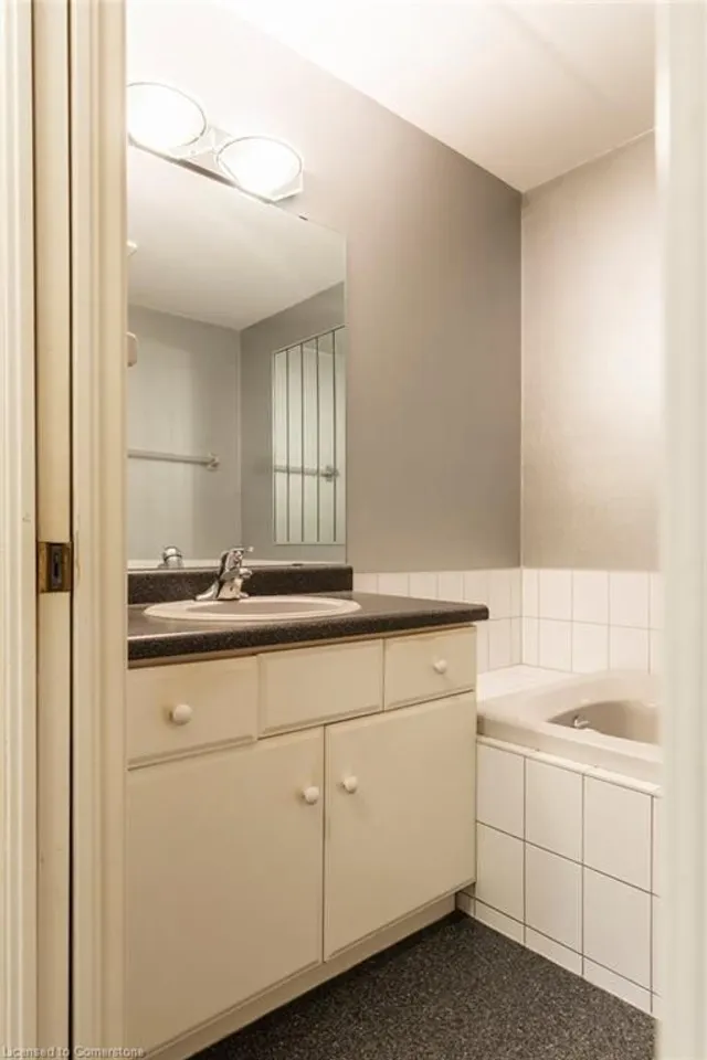 Additional property image - 60 Dundas St Unit 15