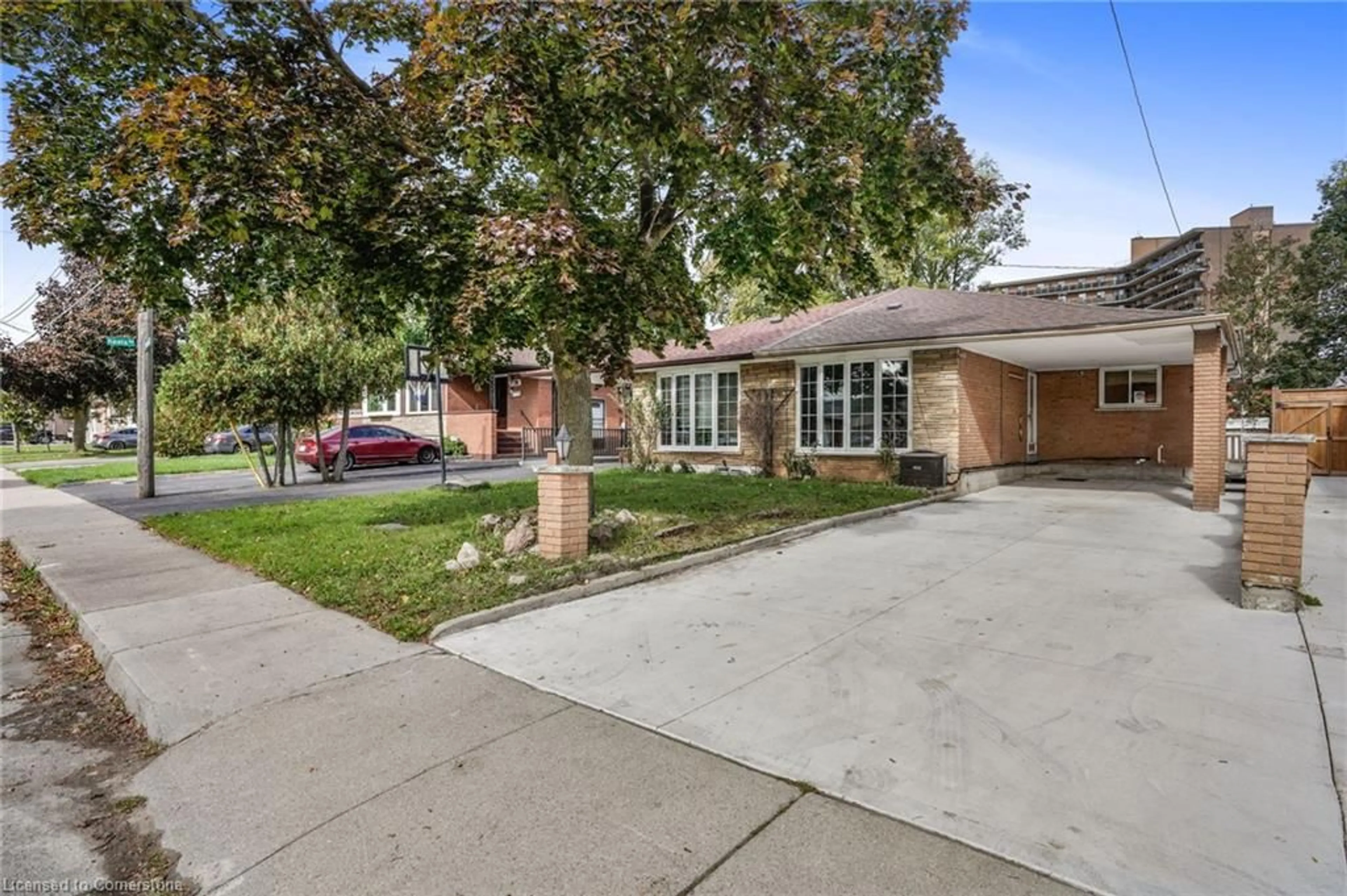 A pic from exterior of the house or condo, the street view for 70 Gainsborough Rd, Hamilton Ontario L8E 1E1