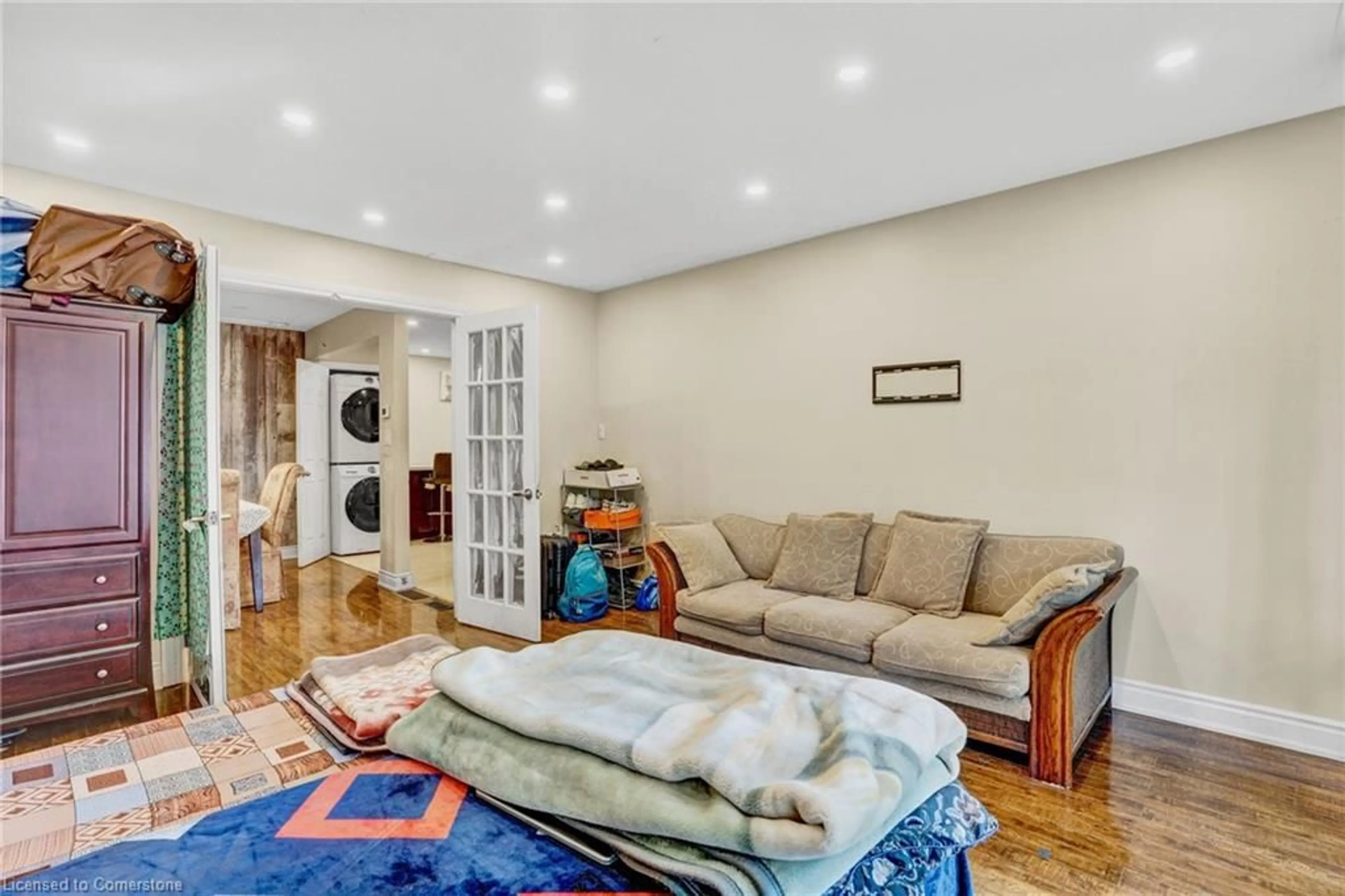 Living room, wood floors for 70 Gainsborough Rd, Hamilton Ontario L8E 1E1