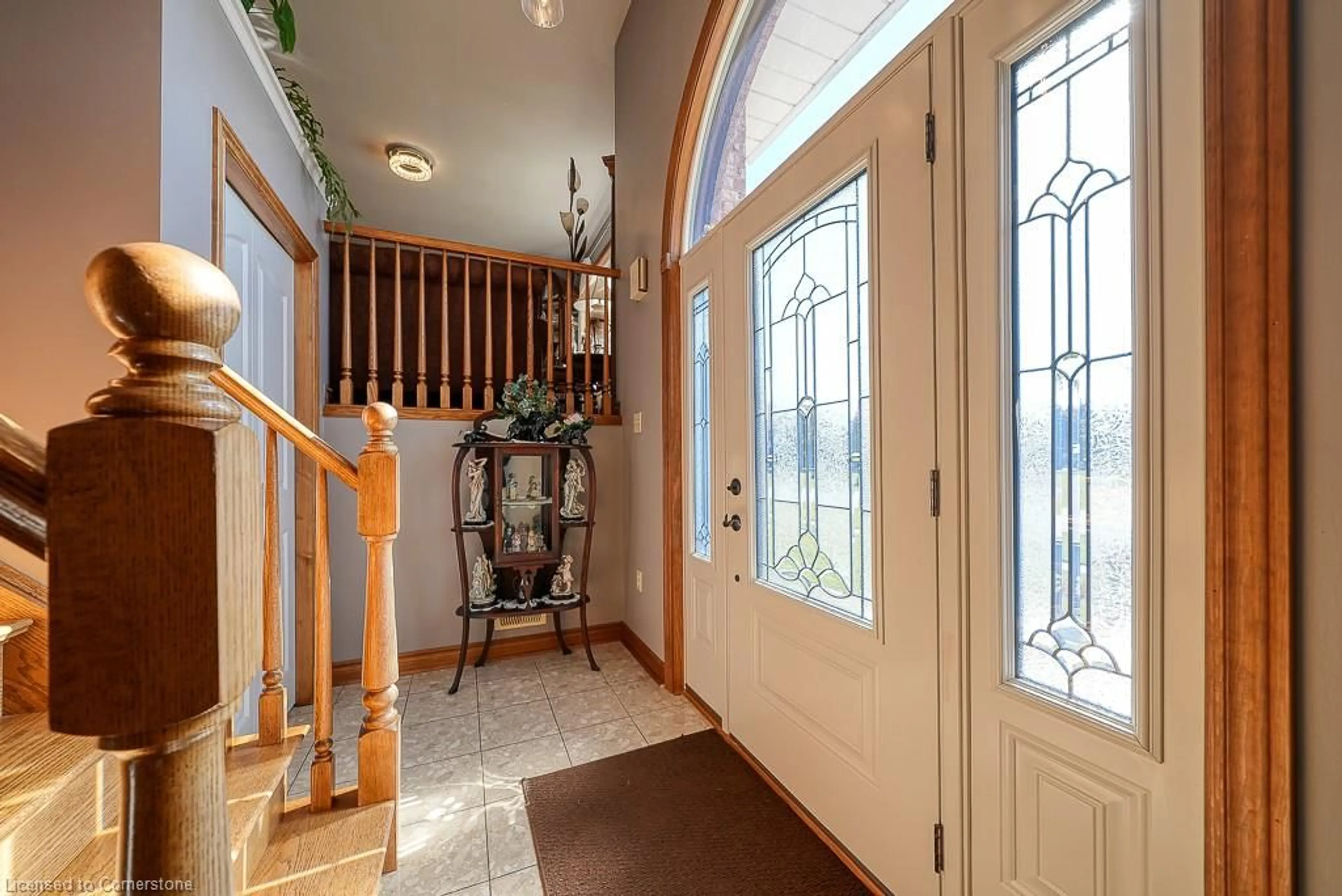 Indoor entryway, wood floors for 4010 North Hill Dr, Shakespeare Ontario N0B 2P0