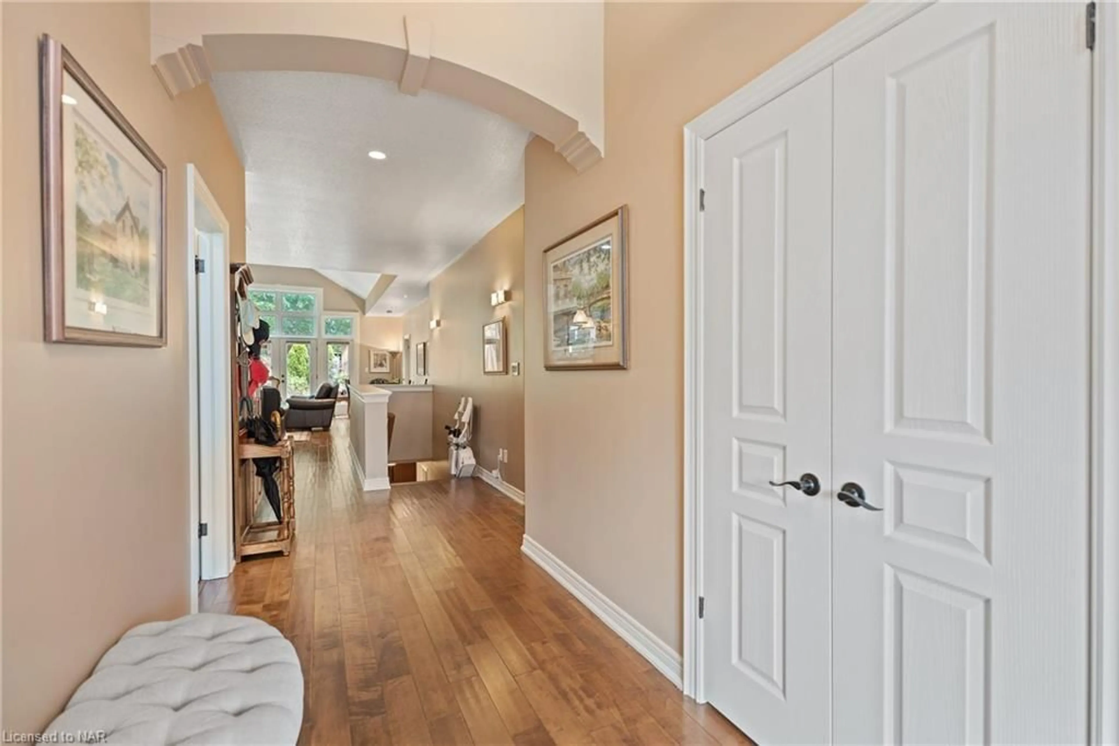 Indoor entryway, wood floors for 26 Muirfield Trail, Welland Ontario L3B 6G7