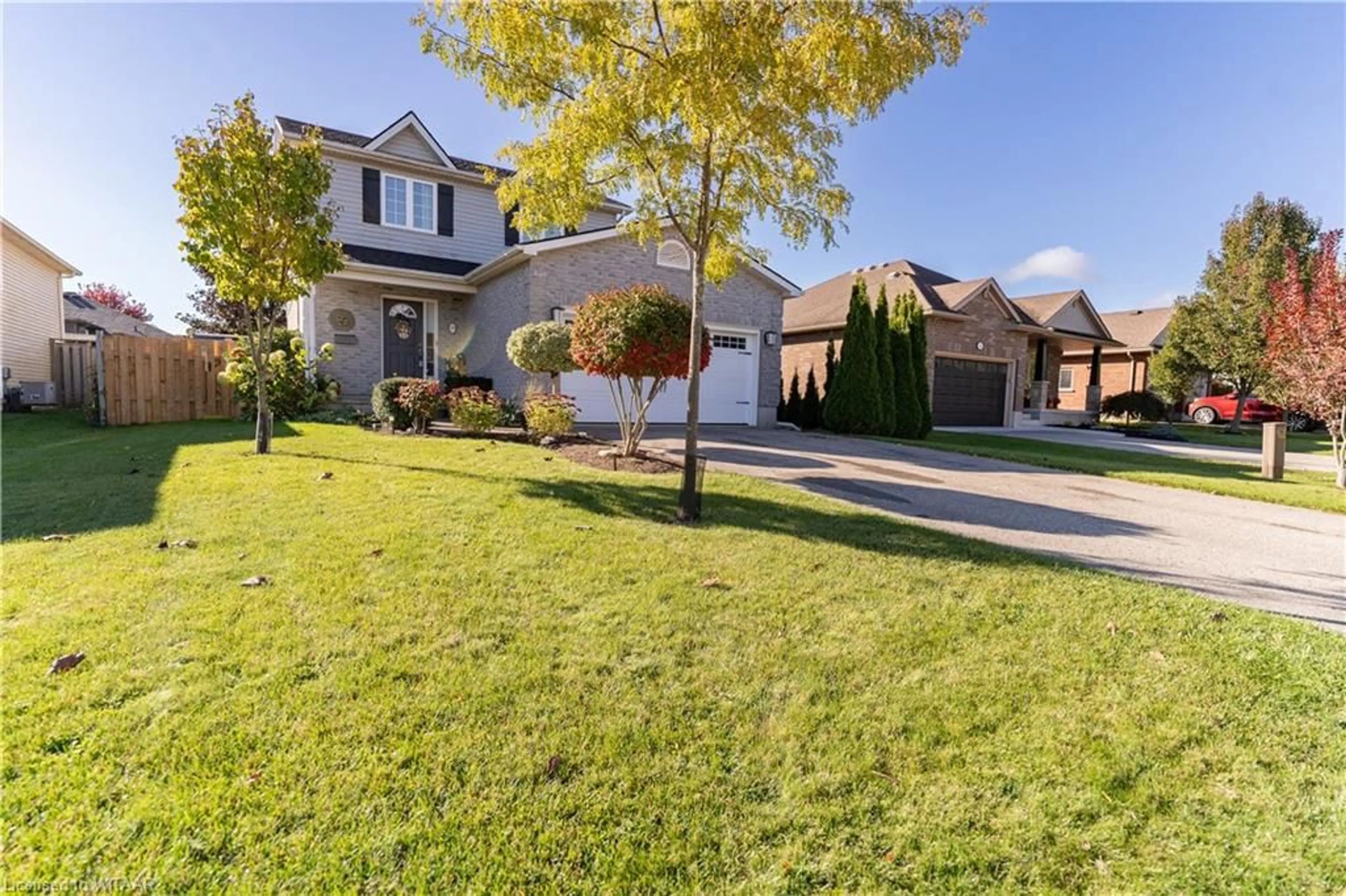 Frontside or backside of a home, the street view for 39 Beech Blvd, Tillsonburg Ontario N4G 5R8