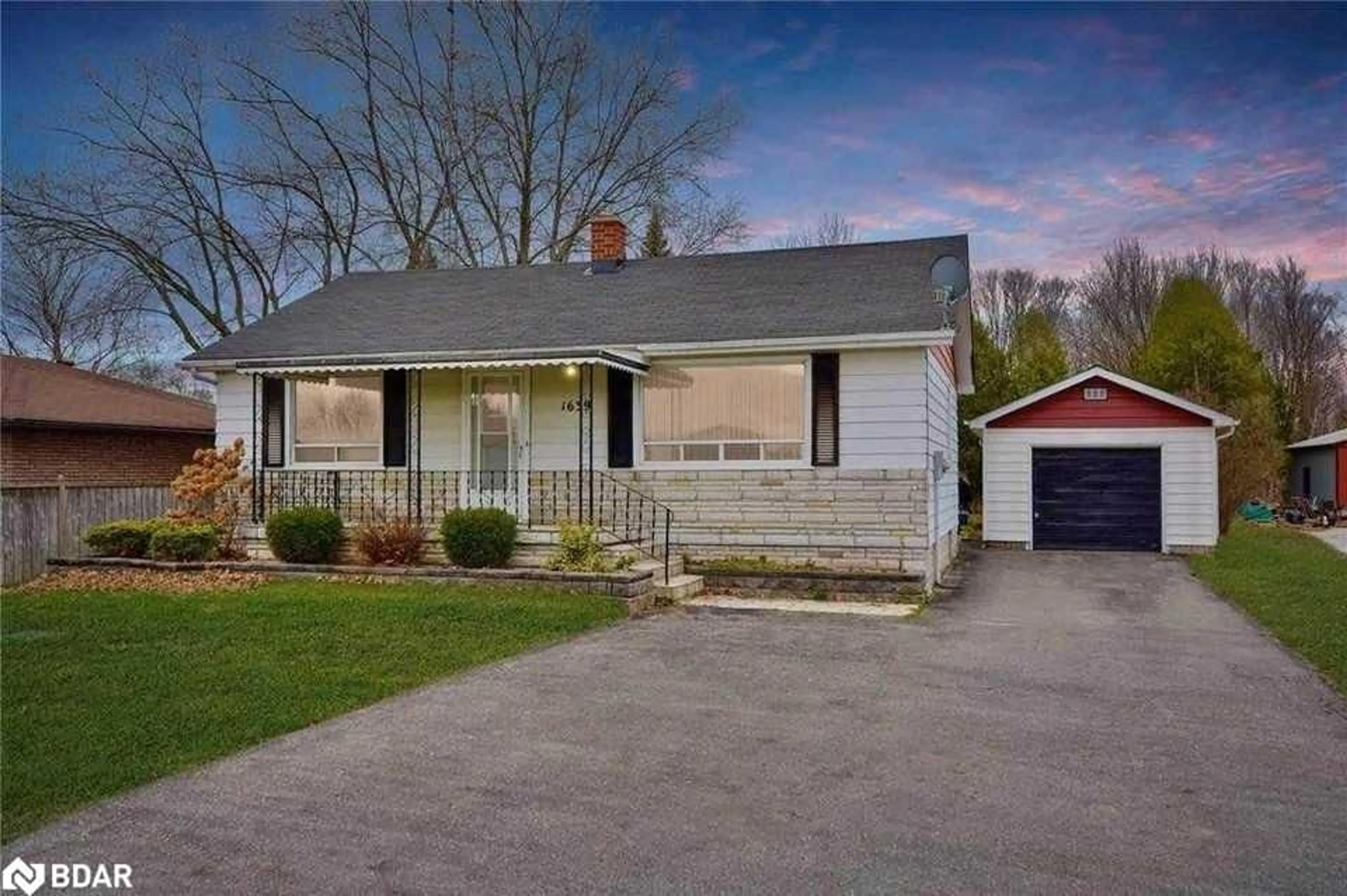 Frontside or backside of a home, cottage for 1639 Innisfil Beach Rd, Innisfil Ontario L9S 4B3