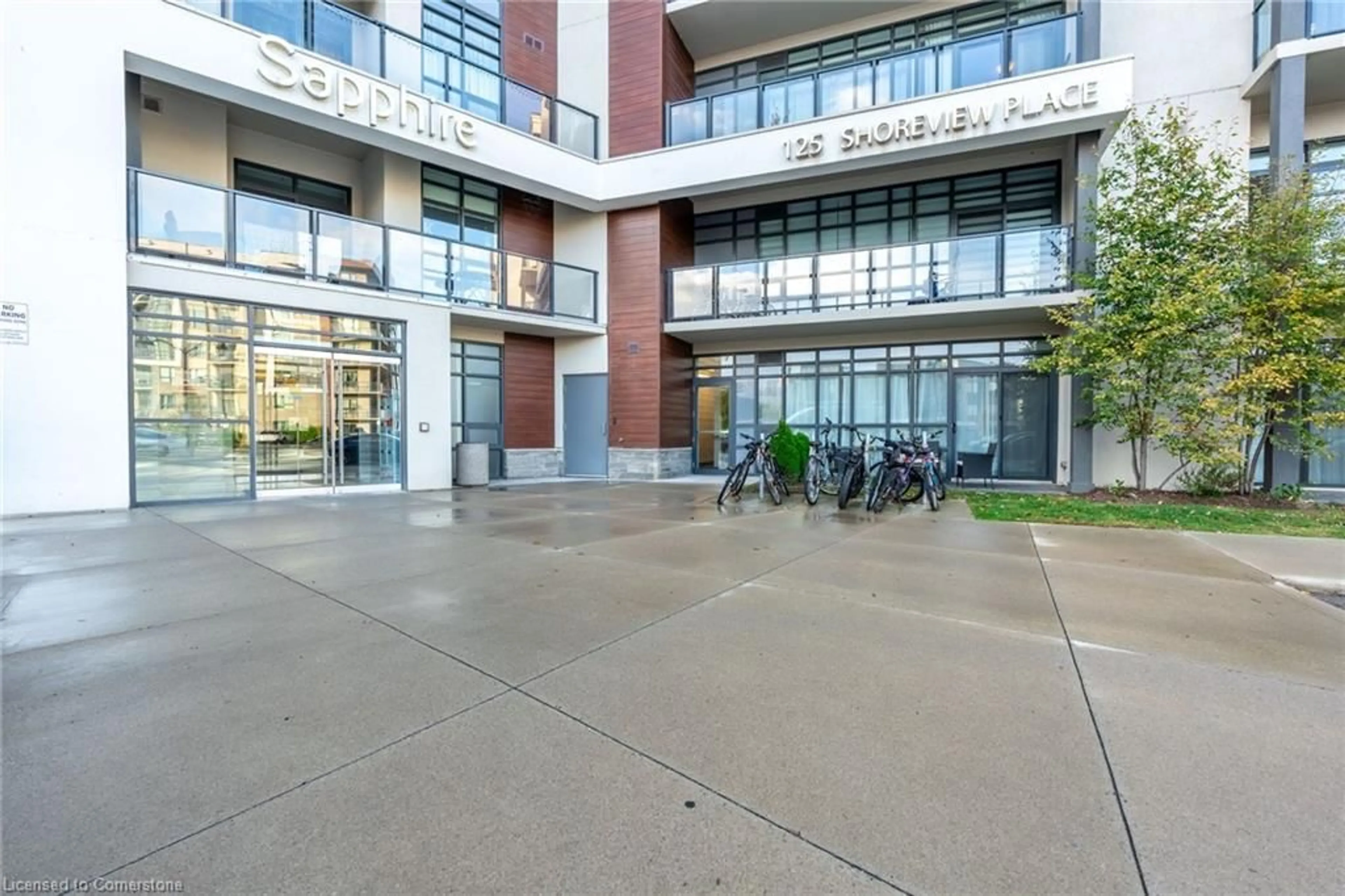 Indoor lobby, cement floor for 125 Shoreview Pl #509, Stoney Creek Ontario L8E 0K3