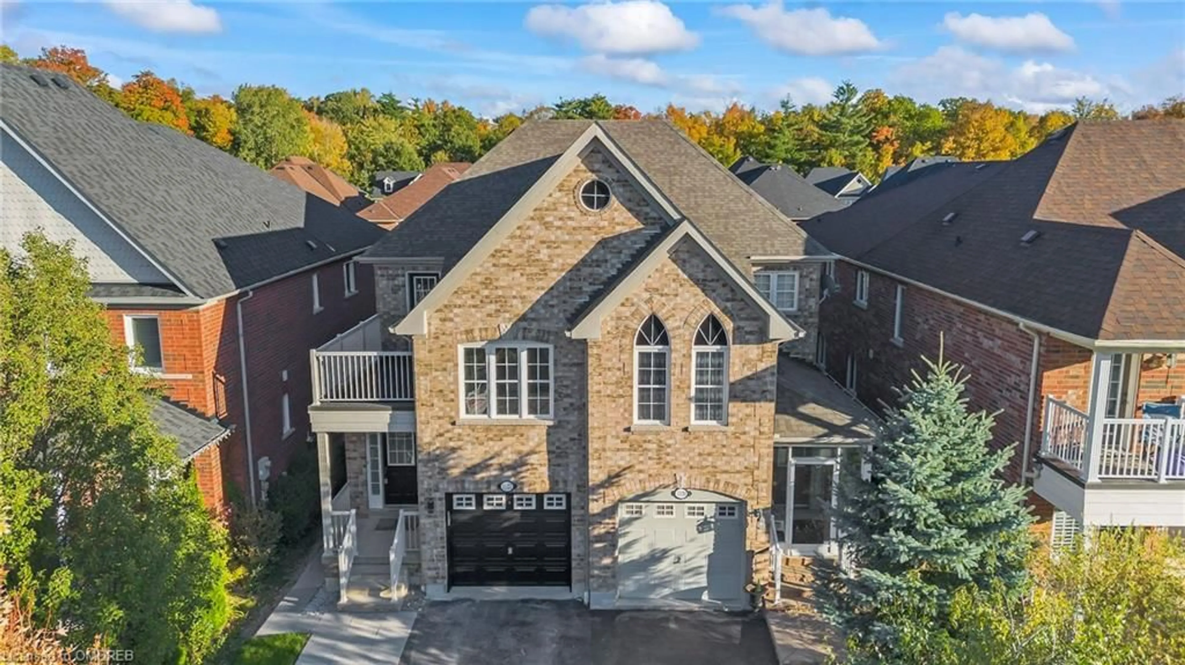 Home with brick exterior material for 1122 Hickory Hollow Glen&, Mississauga Ontario L5W 1Z8