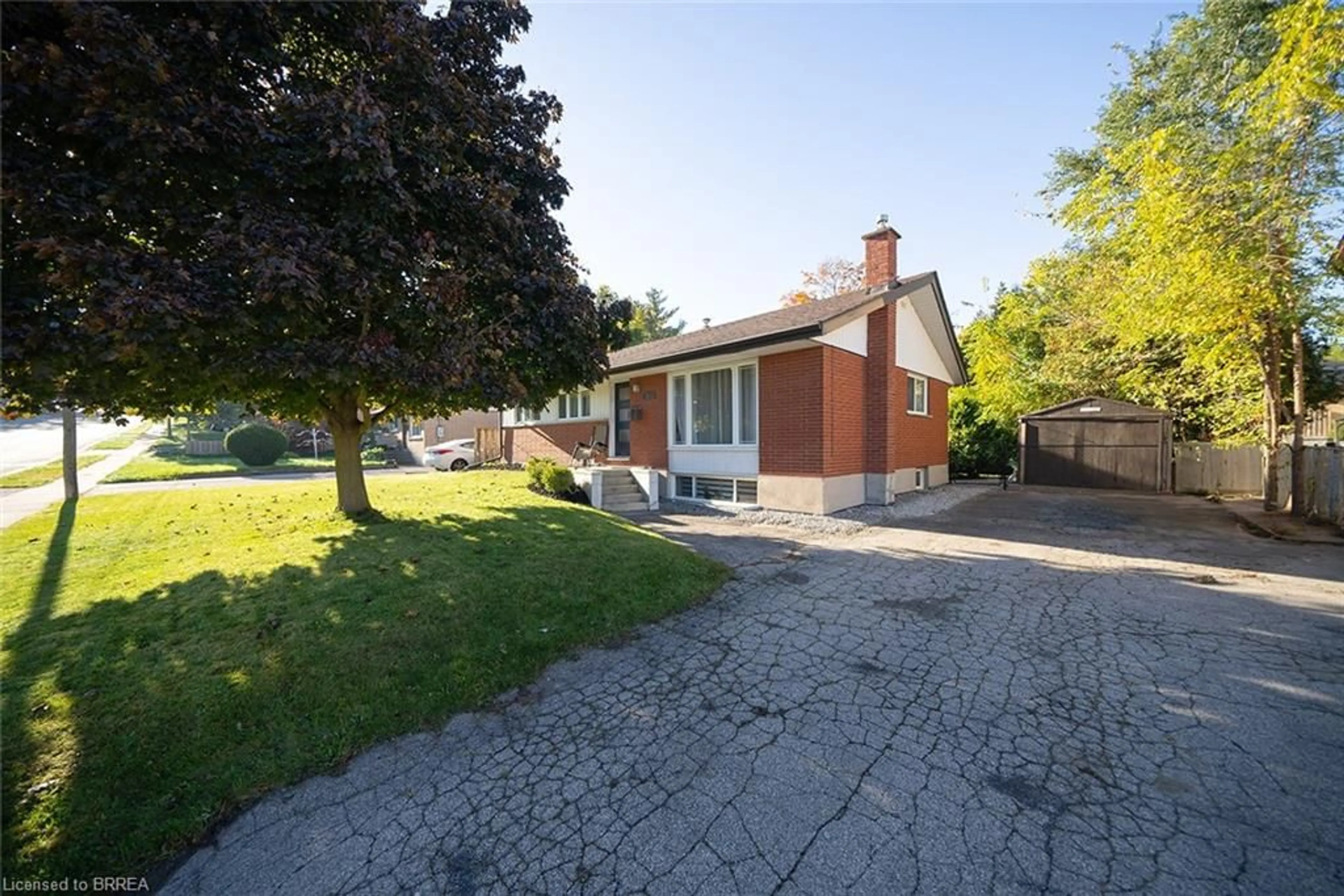 Frontside or backside of a home, cottage for 11 Hillcrest Ave, Brantford Ontario N3T 2C8