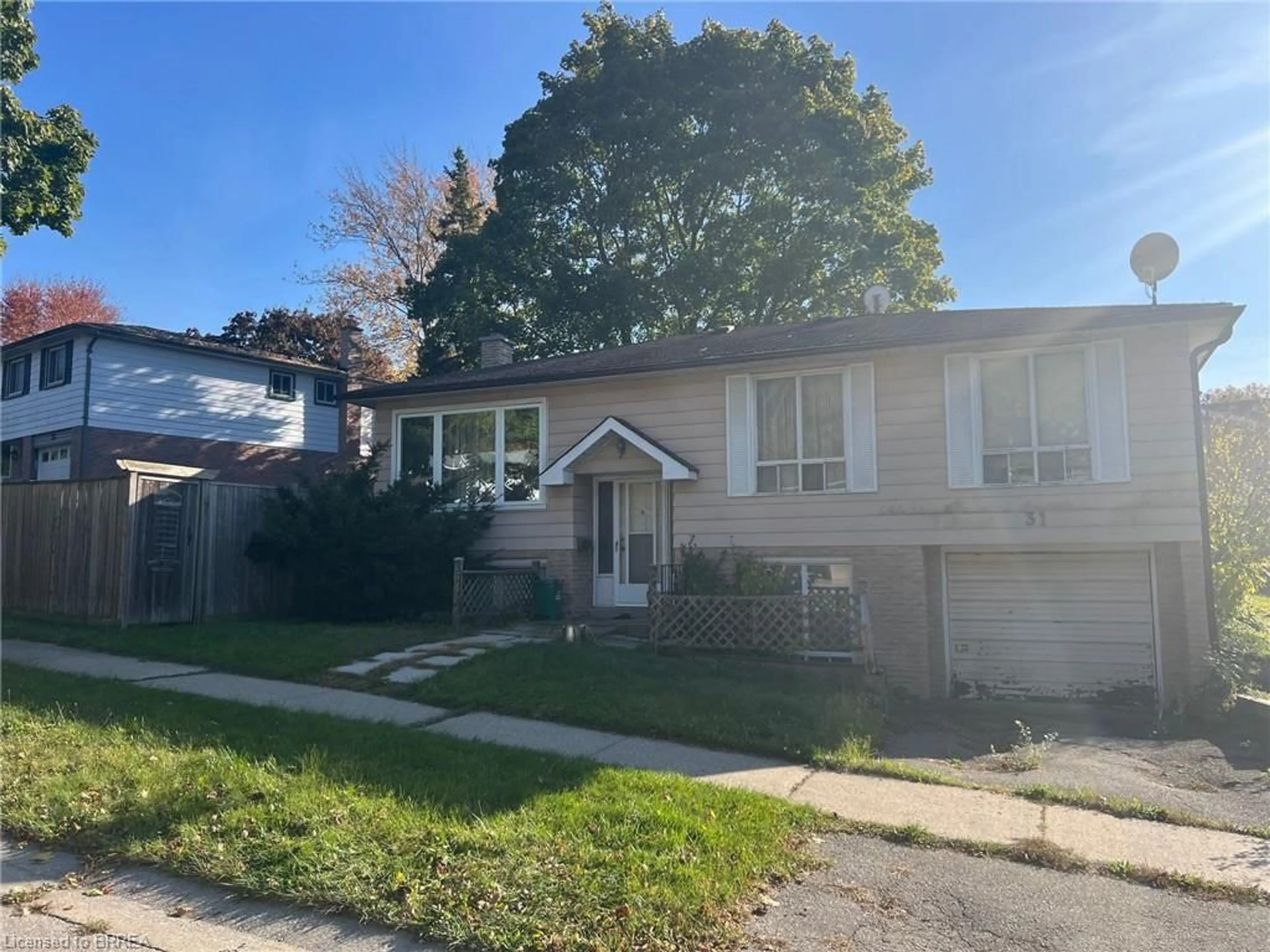 Frontside or backside of a home, the street view for 31 Hillcrest Ave, Brantford Ontario N3T 5Z2