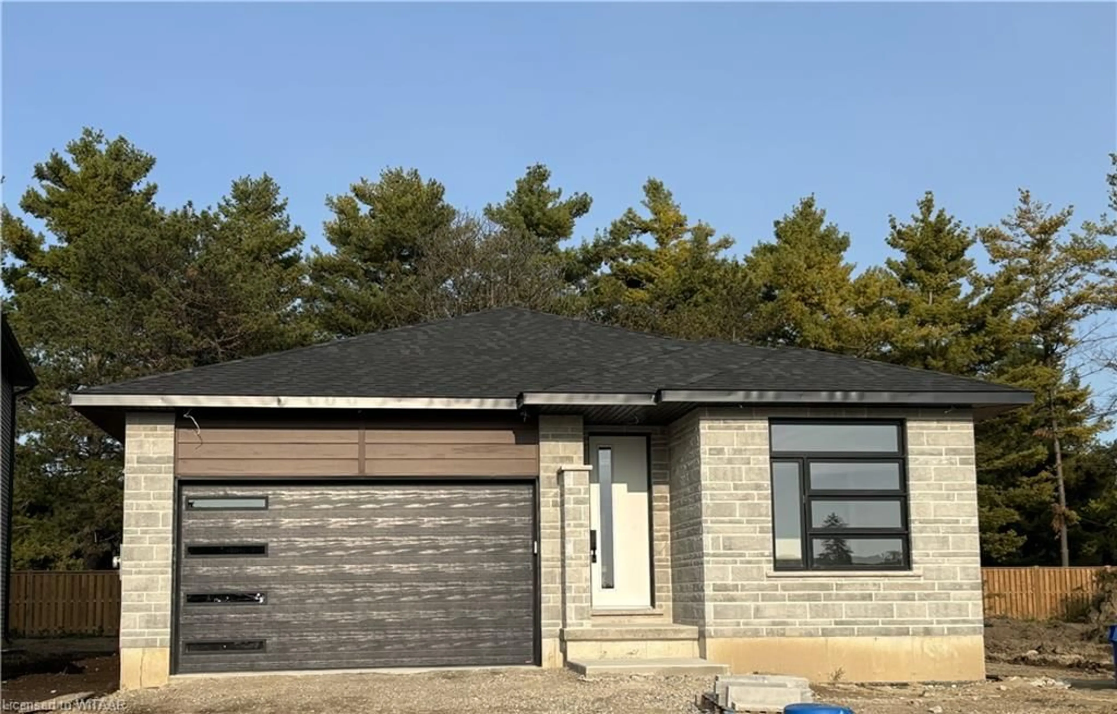 Home with brick exterior material for 33 Cash Cres, Ingersoll Ontario N5C 0E2