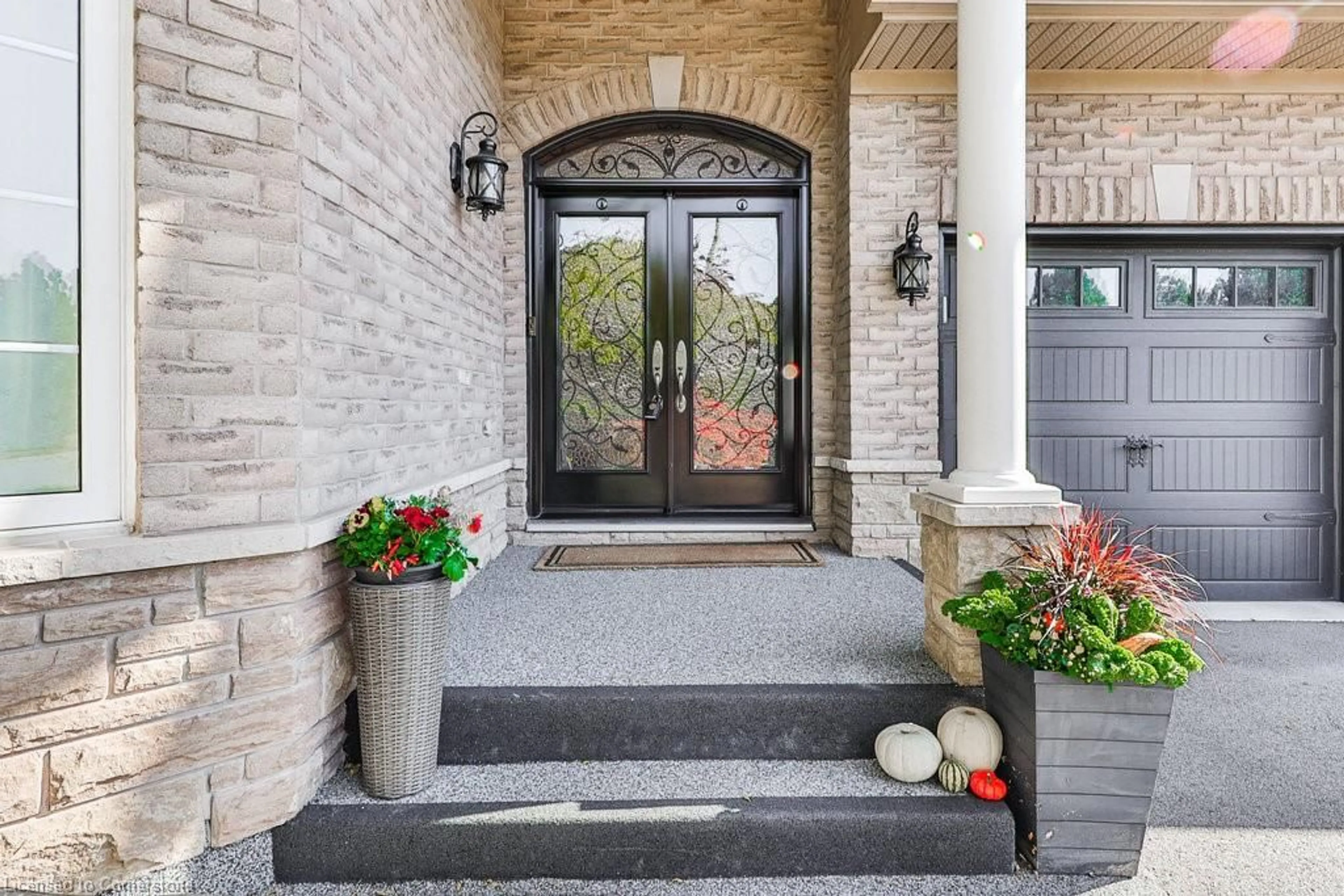 Indoor entryway, ceramic floors for 2557 Armour Cres, Burlington Ontario L7M 4T4