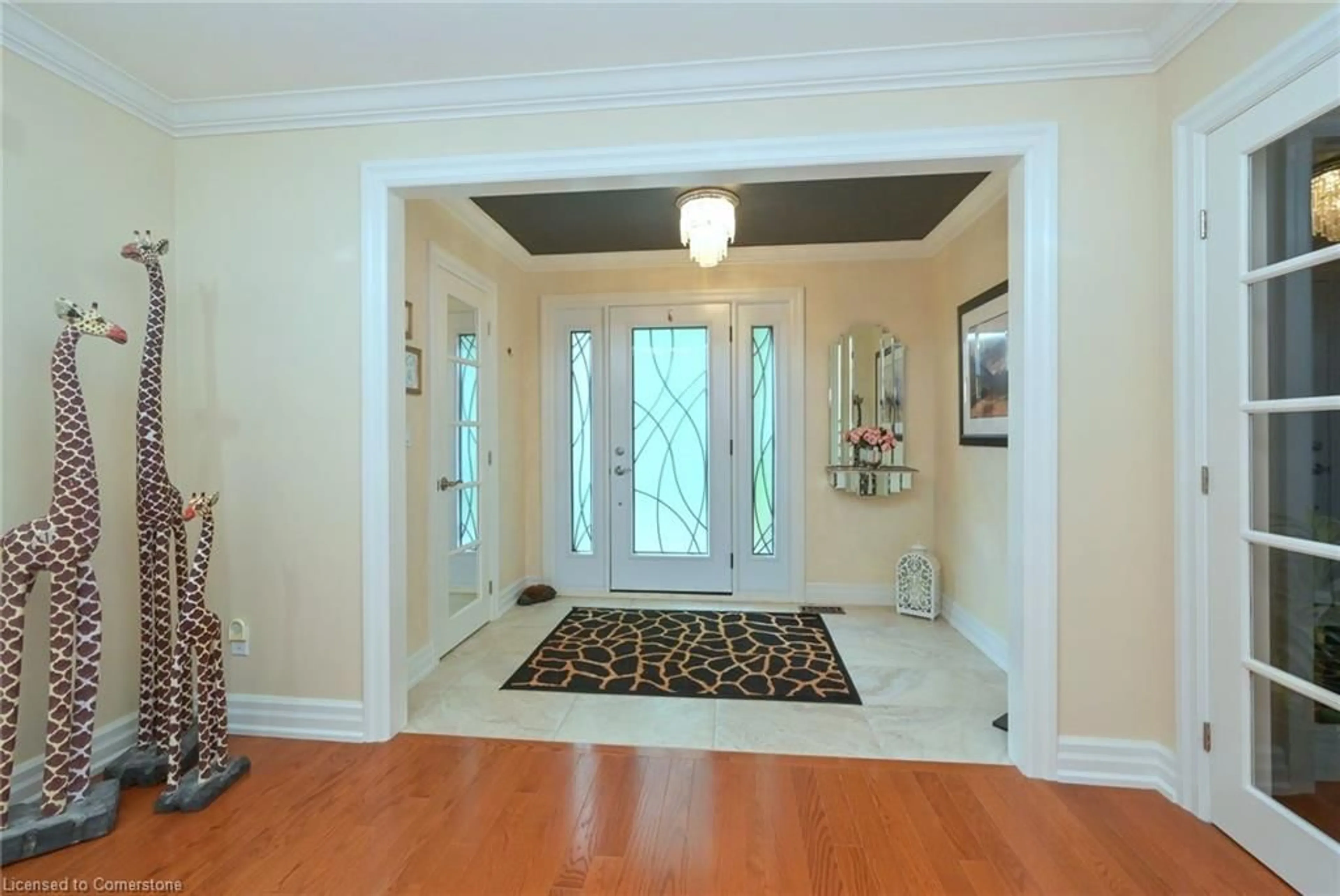 Indoor entryway, wood floors for 14 Penrose Crt, Brampton Ontario L6Z 4P1