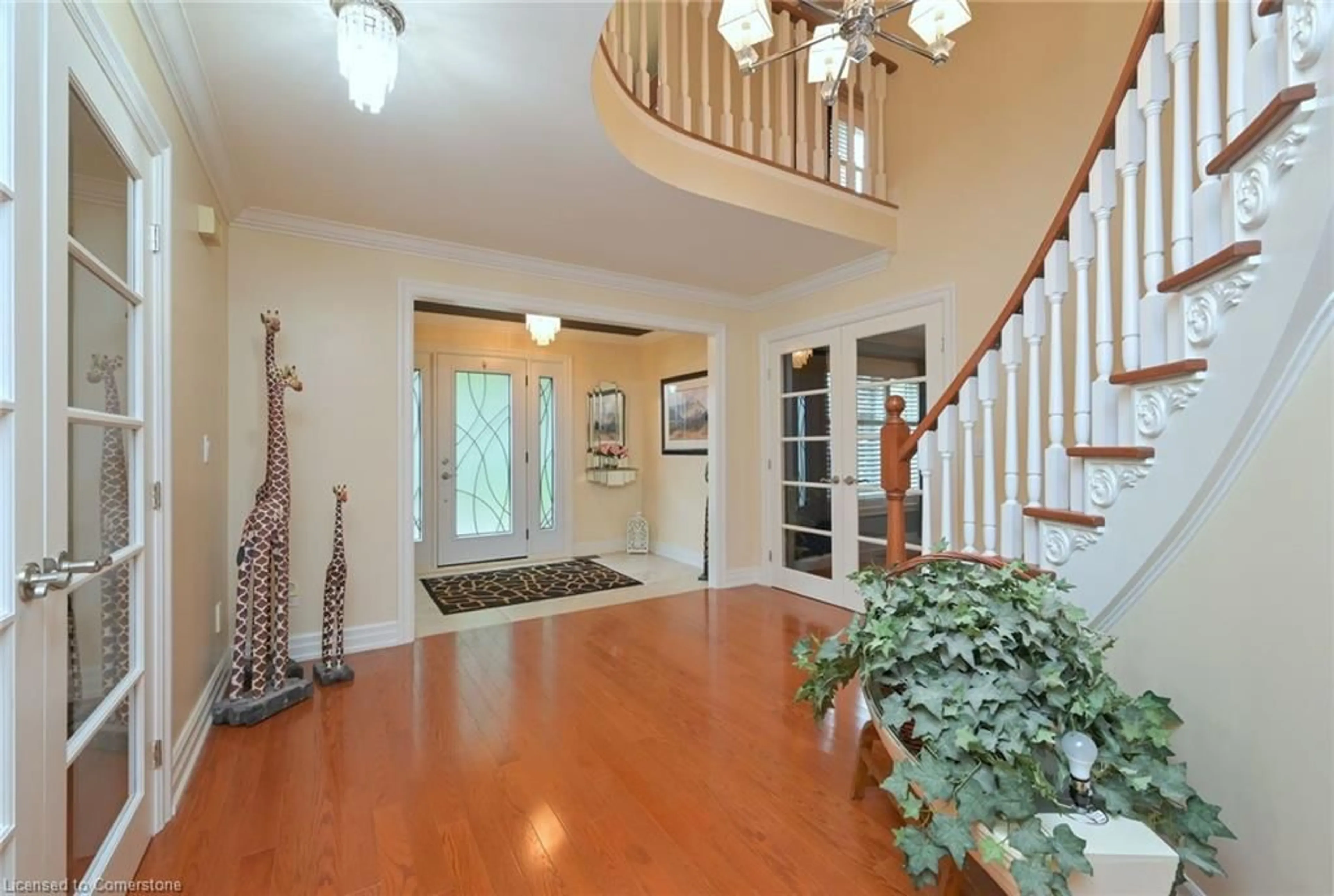 Indoor entryway, wood floors for 14 Penrose Crt, Brampton Ontario L6Z 4P1