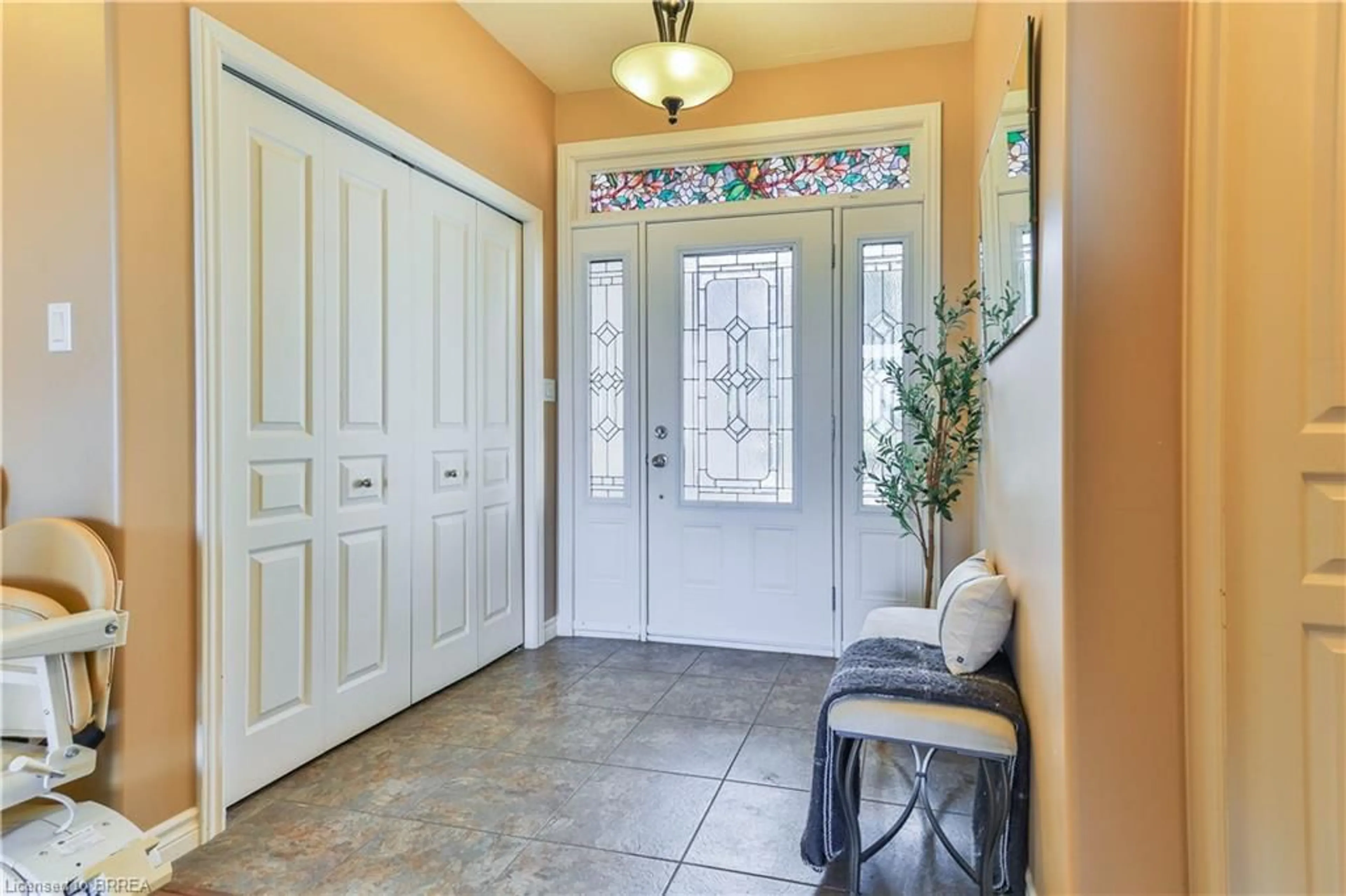 Indoor entryway, ceramic floors for 119A Duncombe Rd, Waterford Ontario N0E 1Y0