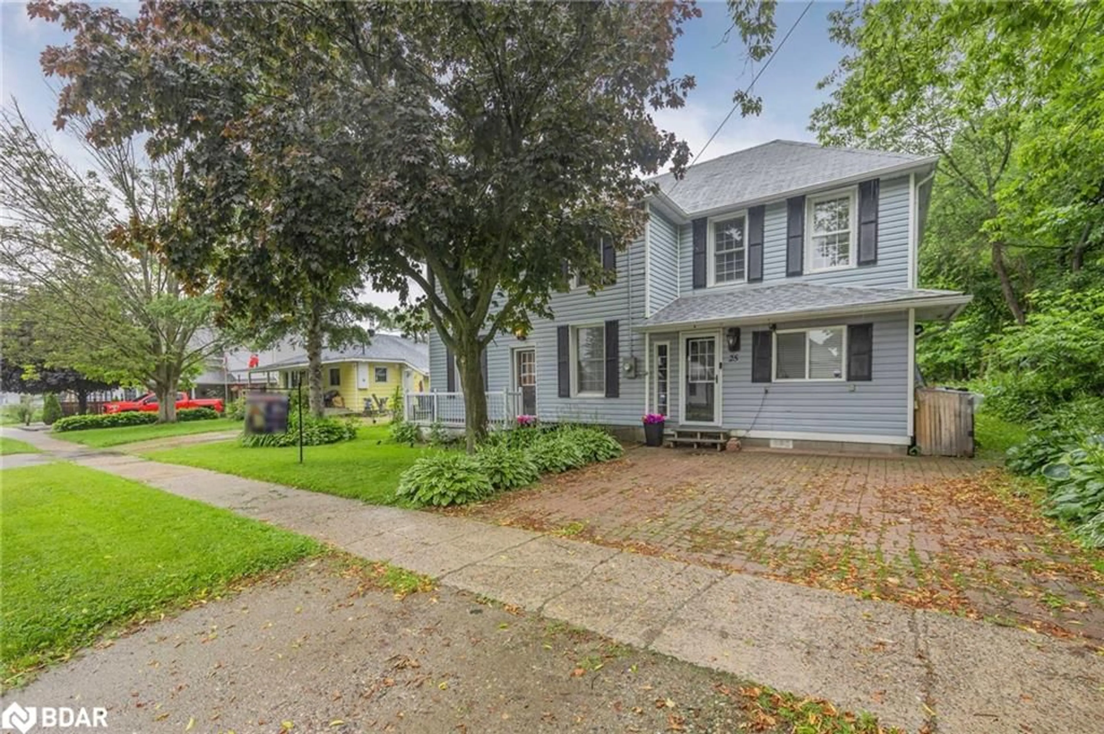 A pic from exterior of the house or condo, the street view for 25 Peel St, Penetanguishene Ontario L9M 1A5