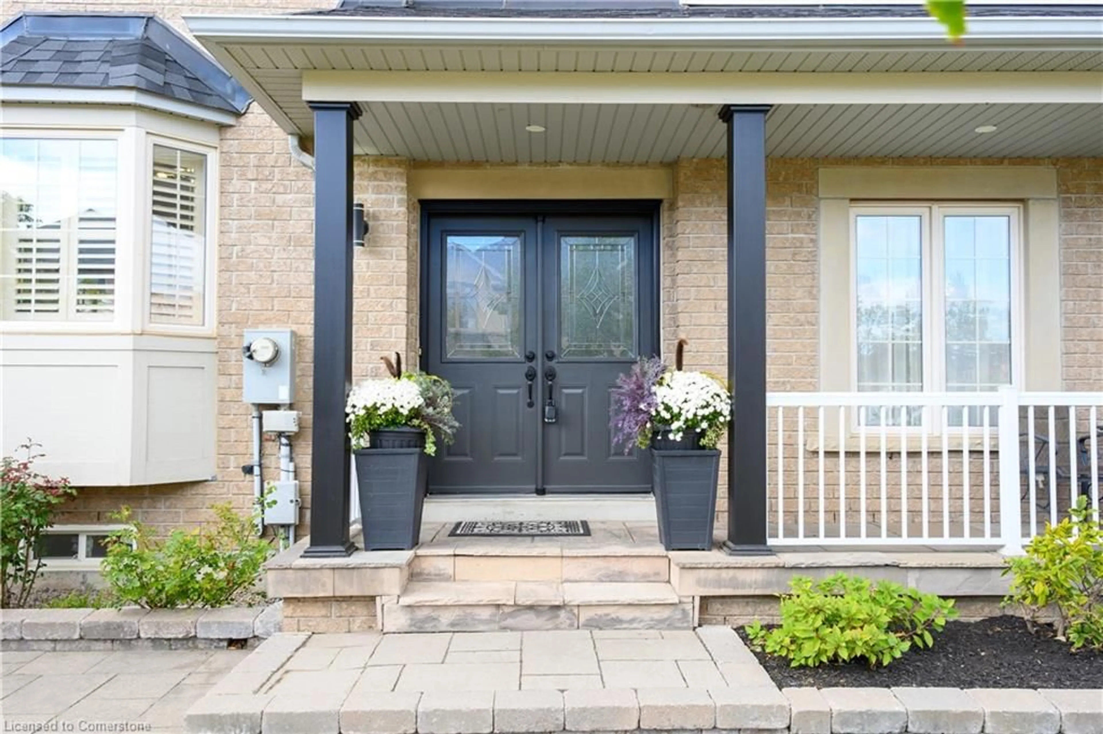 Indoor entryway, wood floors for 3182 Tim Dobbie Dr, Burlington Ontario L7M 0N3