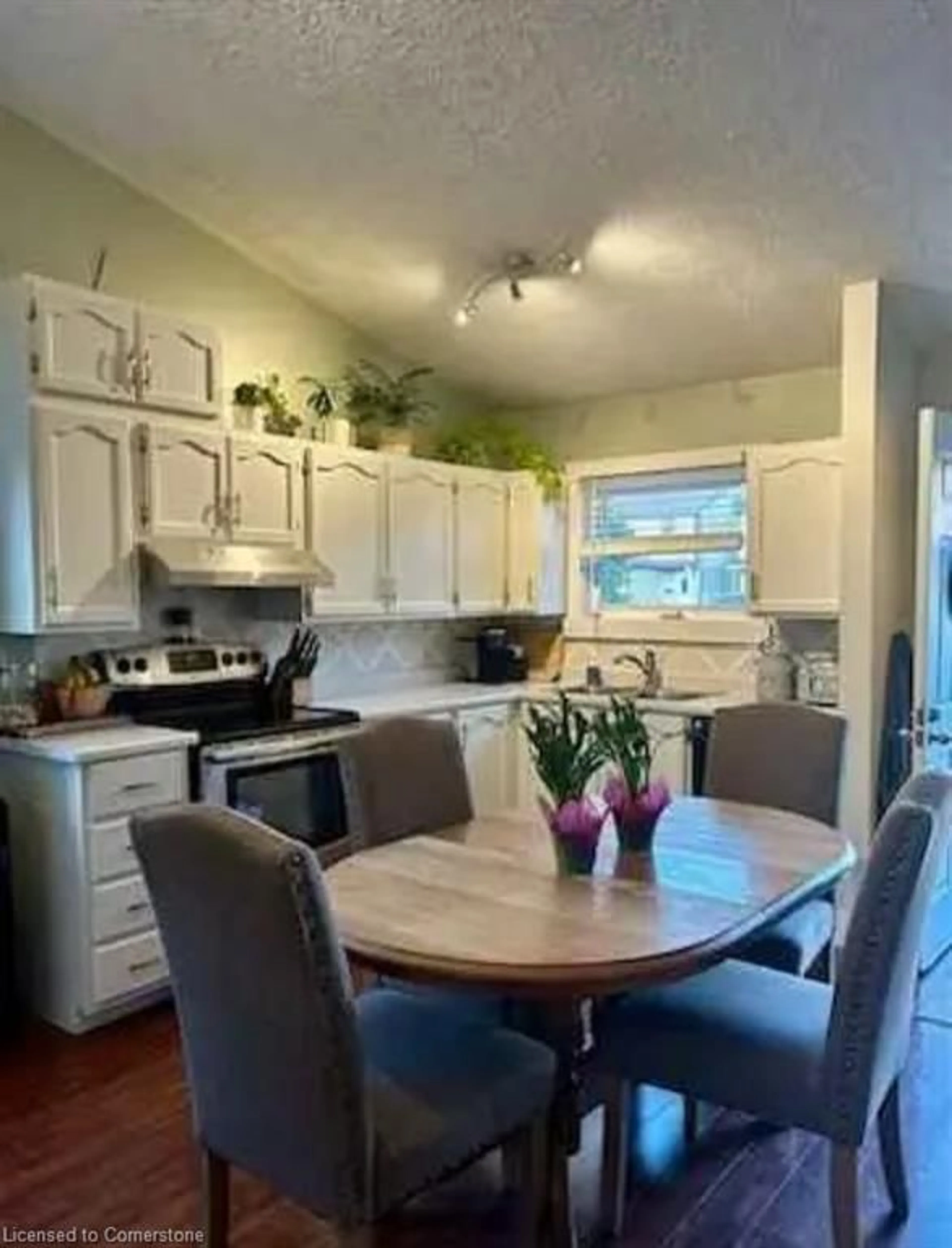 Open concept kitchen for 665 Hunter St, Kincardine Ontario N2Z 1T9