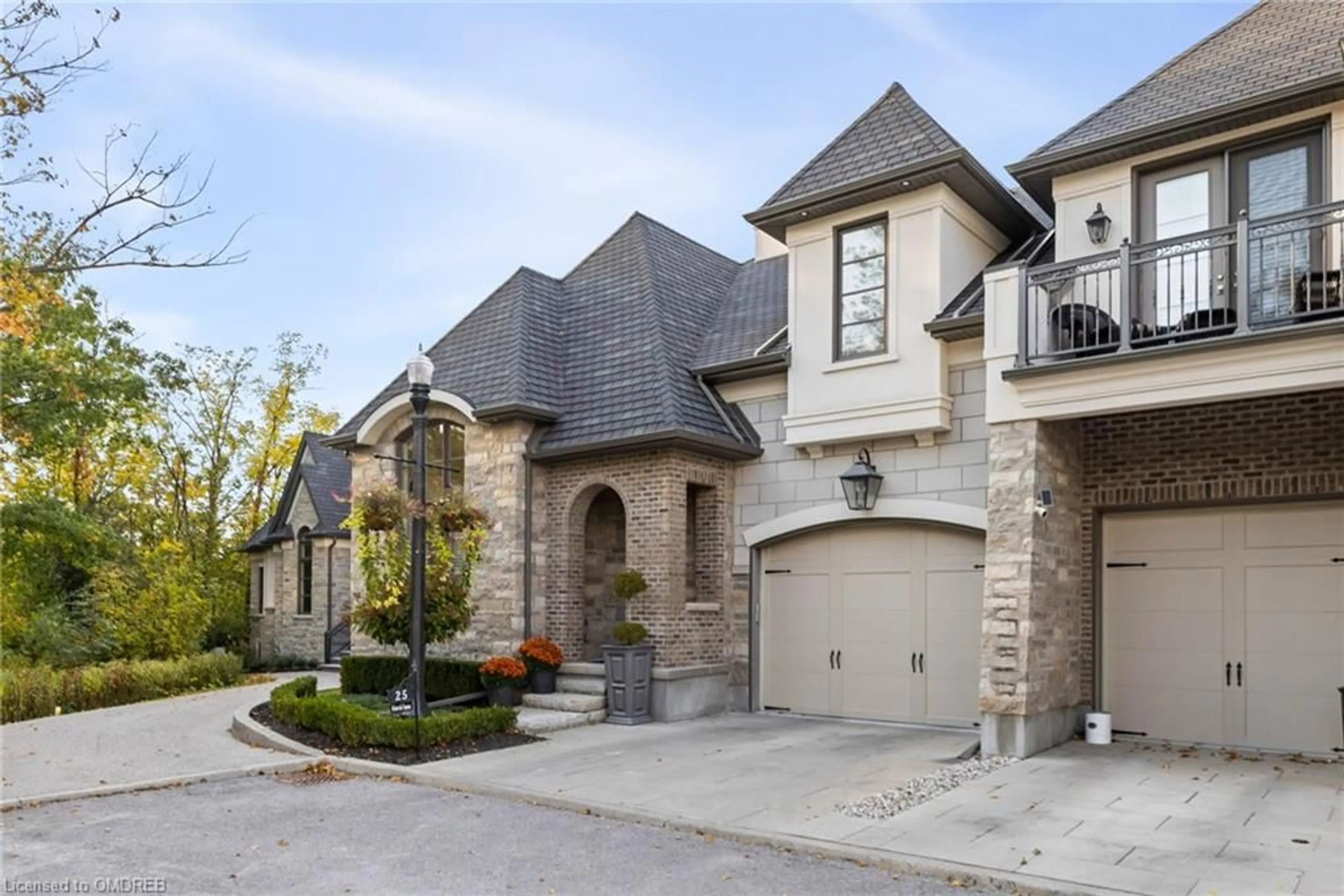 Home with brick exterior material for 25 Arbourvale Common, St. Catharines Ontario L2T 3B7