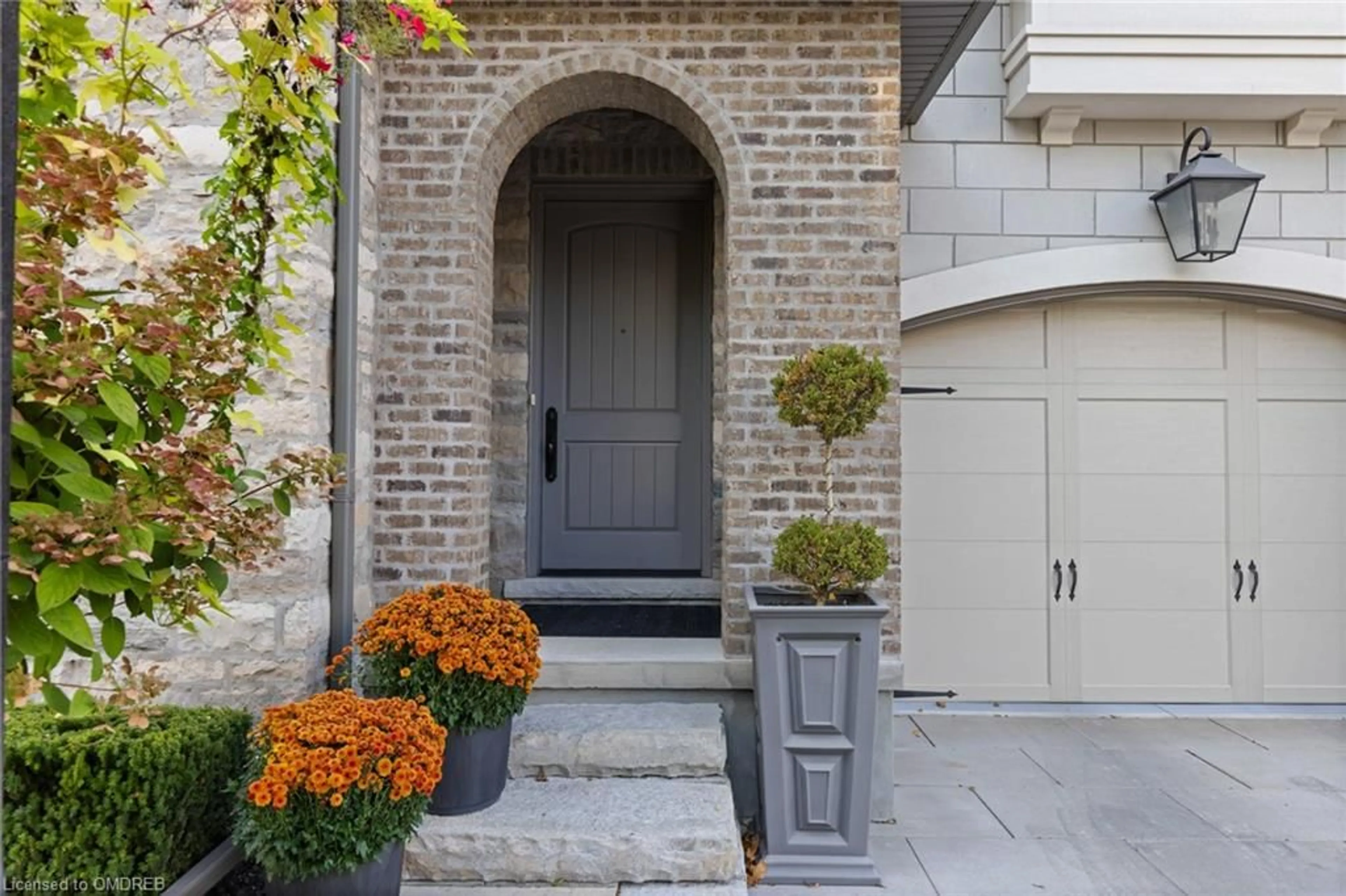 Indoor entryway, cement floor for 25 Arbourvale Common, St. Catharines Ontario L2T 3B7