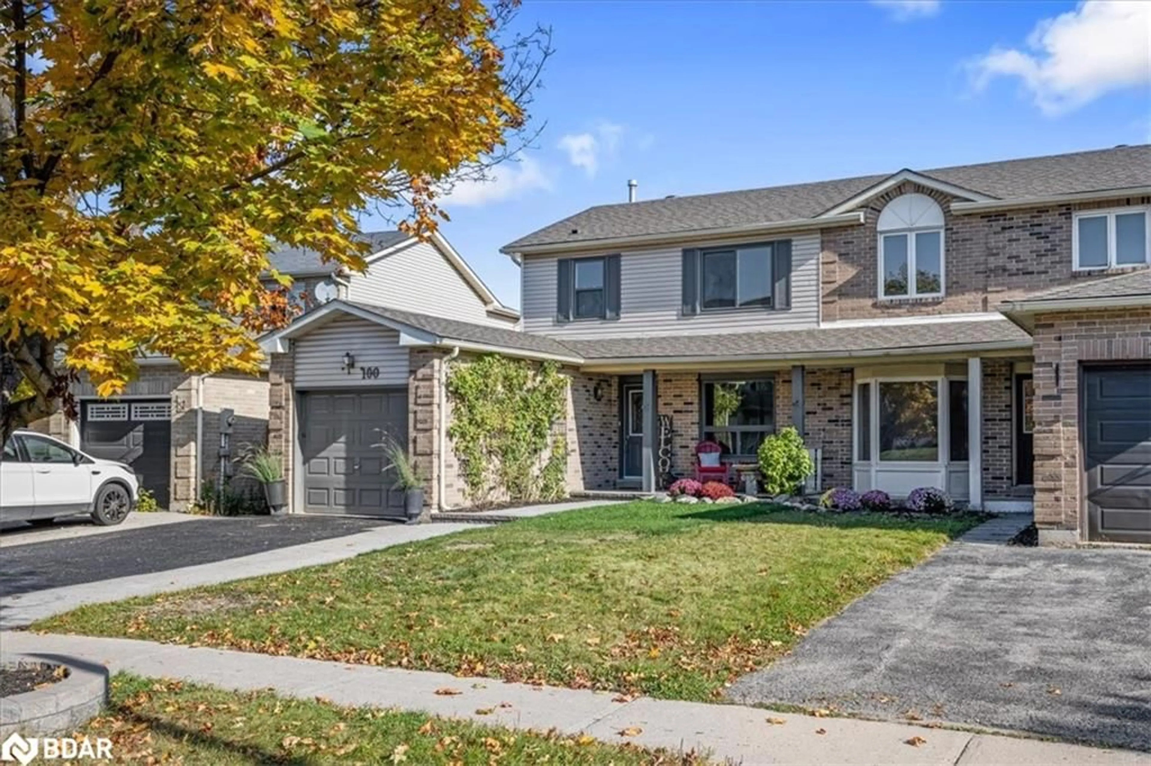 Frontside or backside of a home, the street view for 100 D'ambrosio Dr, Barrie Ontario L4N 7N5