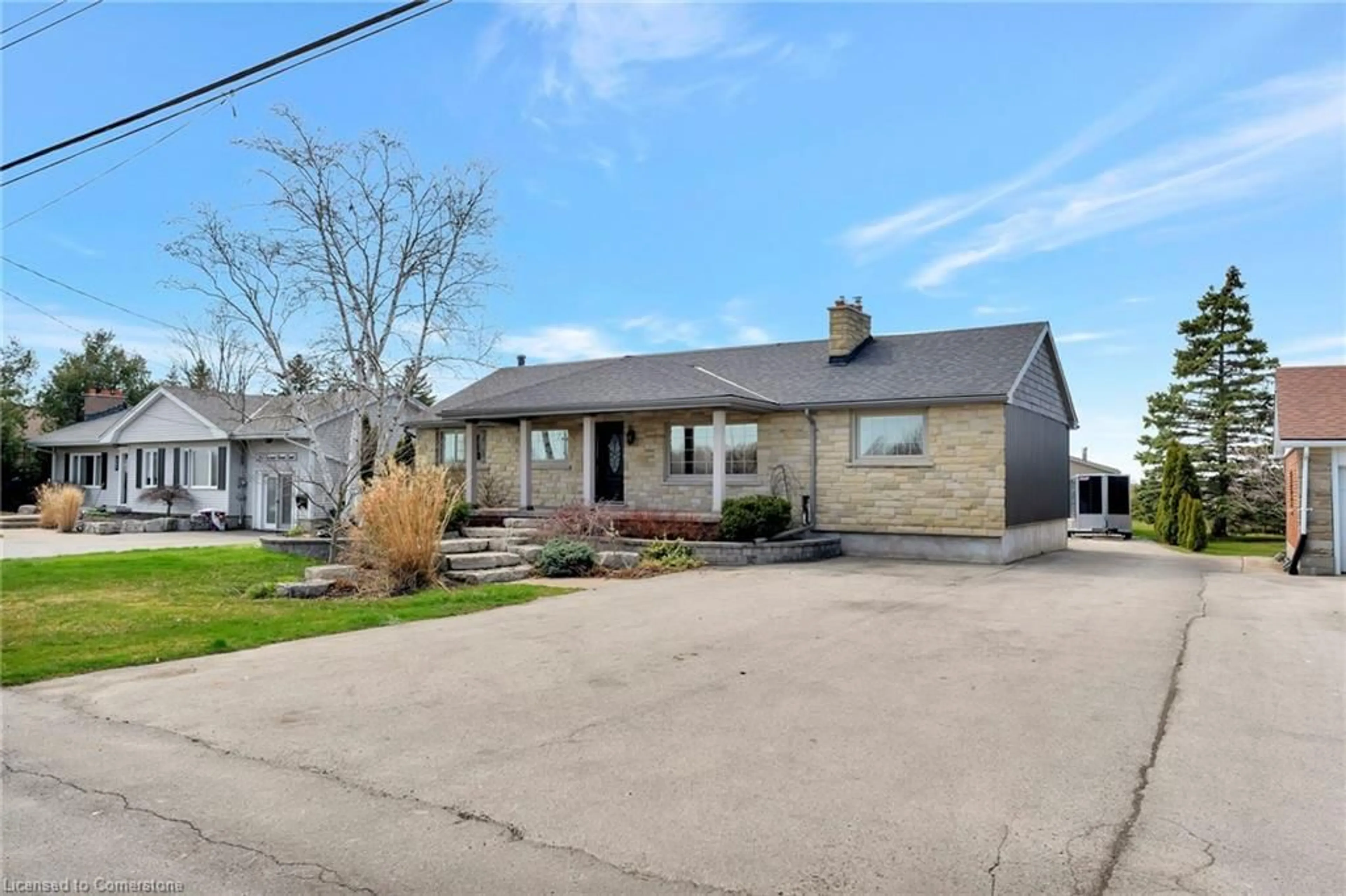 Frontside or backside of a home, cottage for 565 Second Rd, Stoney Creek Ontario L8J 2Y1