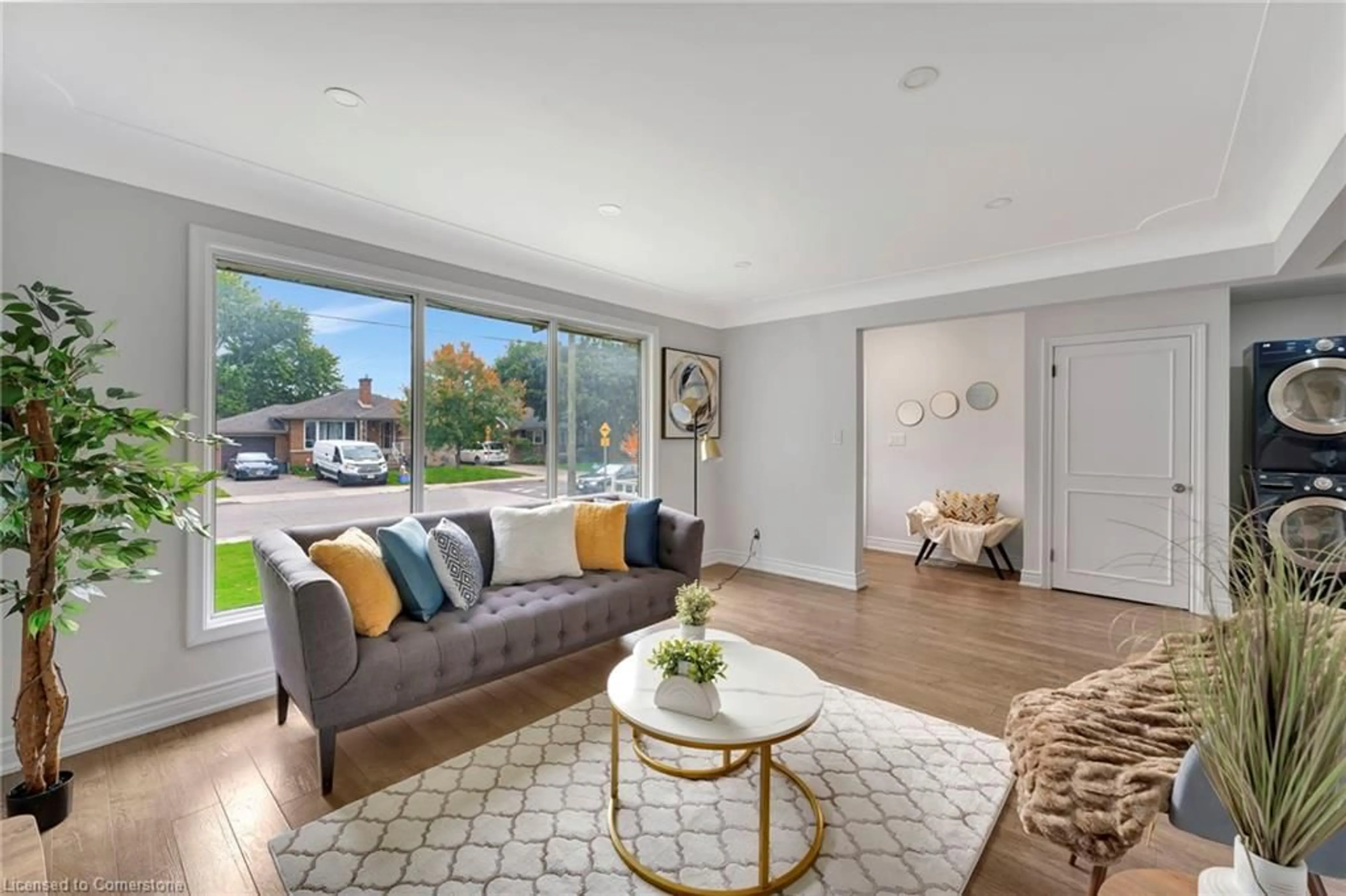 Living room, wood floors for 82 Warren Ave, Hamilton Ontario L9A 3C8