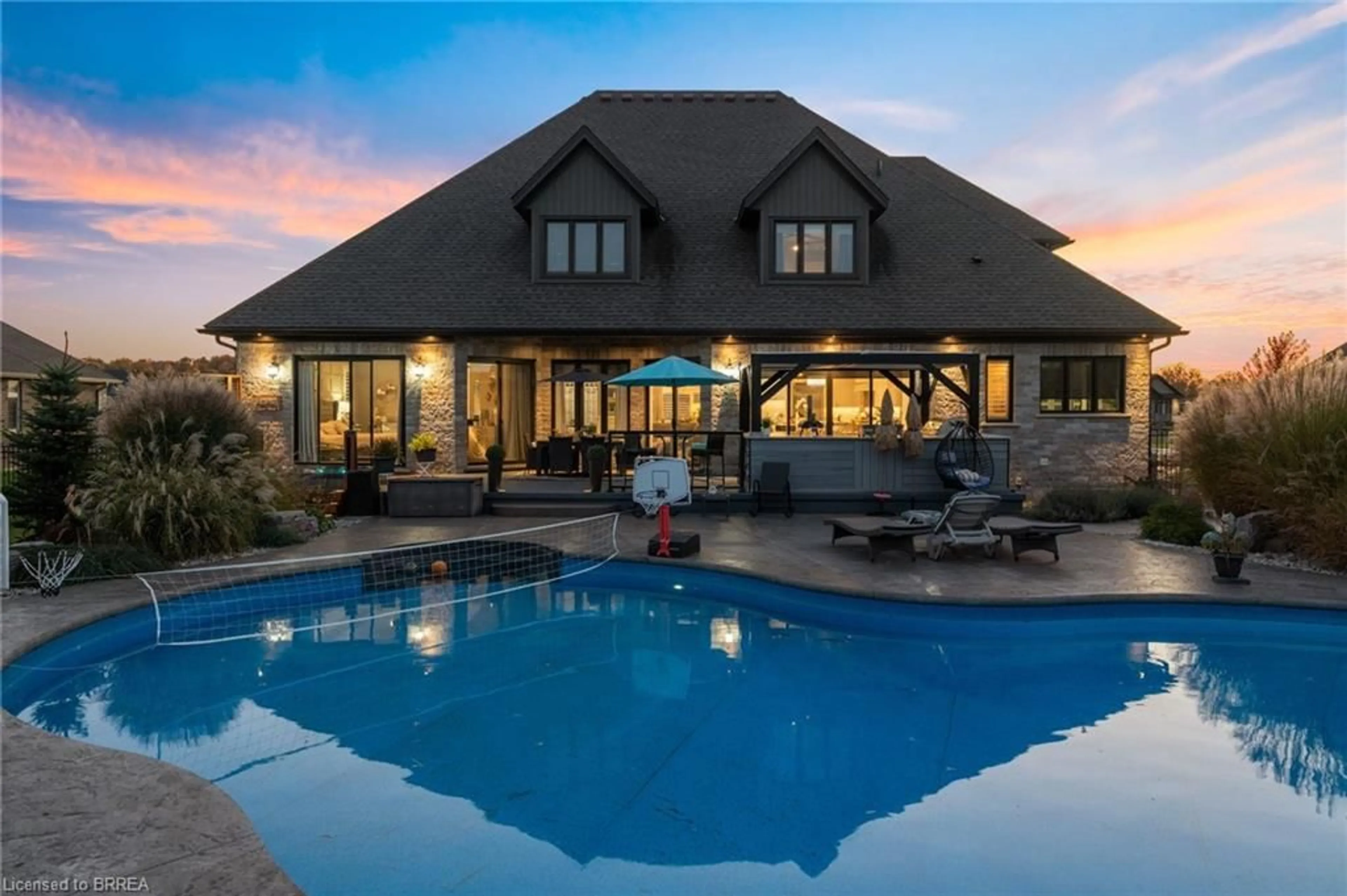 Indoor or outdoor pool for 24 Tedley Blvd, Brantford Ontario N3T 0E3