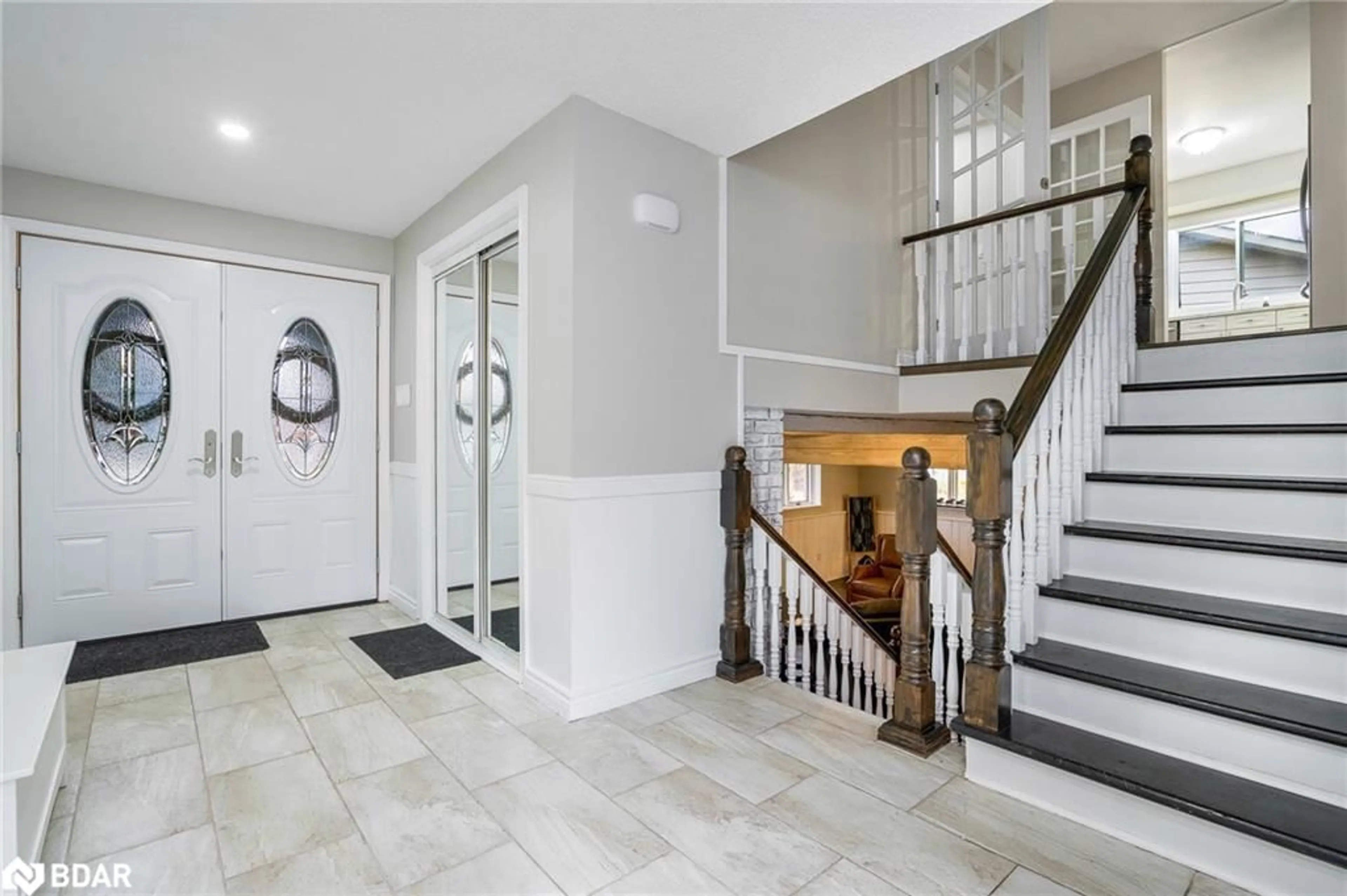 Indoor entryway, wood floors for 39 Centennial Heightst Crt Crt, Meaford Ontario N4L 1E5