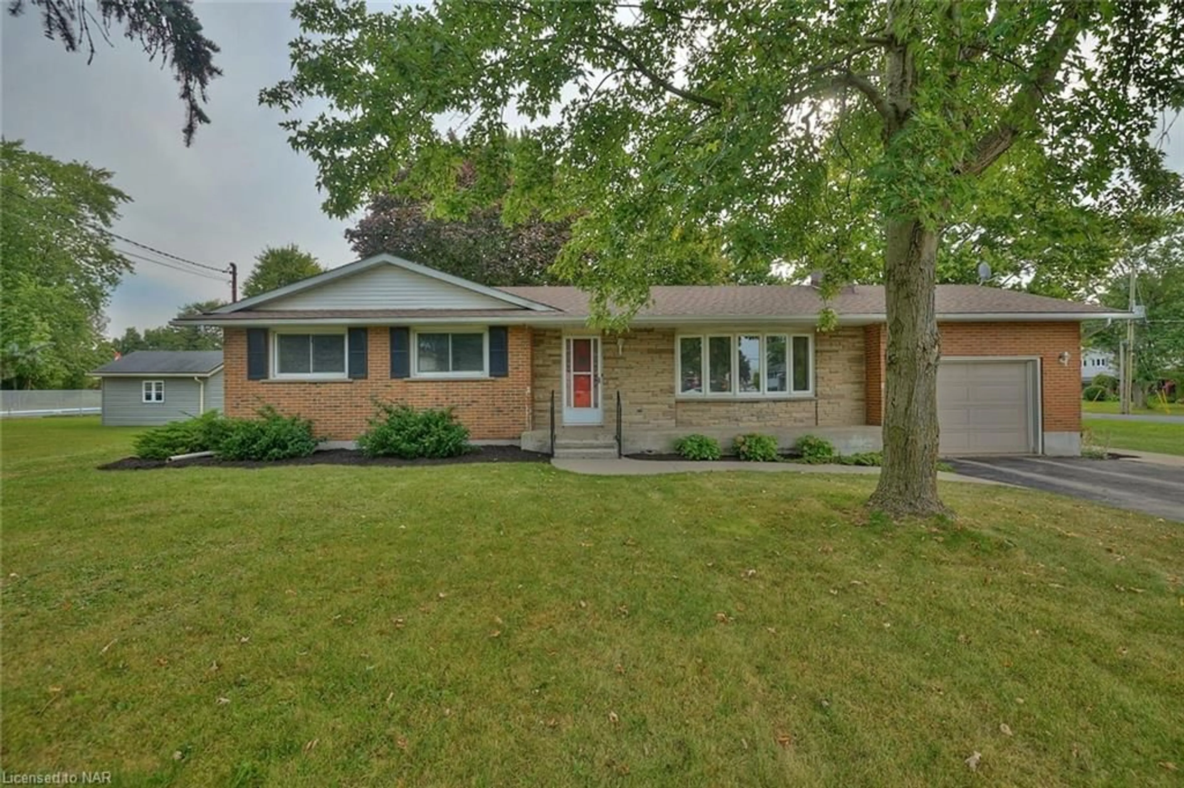 Home with brick exterior material for 1112 Kennedy Dr, Fort Erie Ontario L2A 5P4