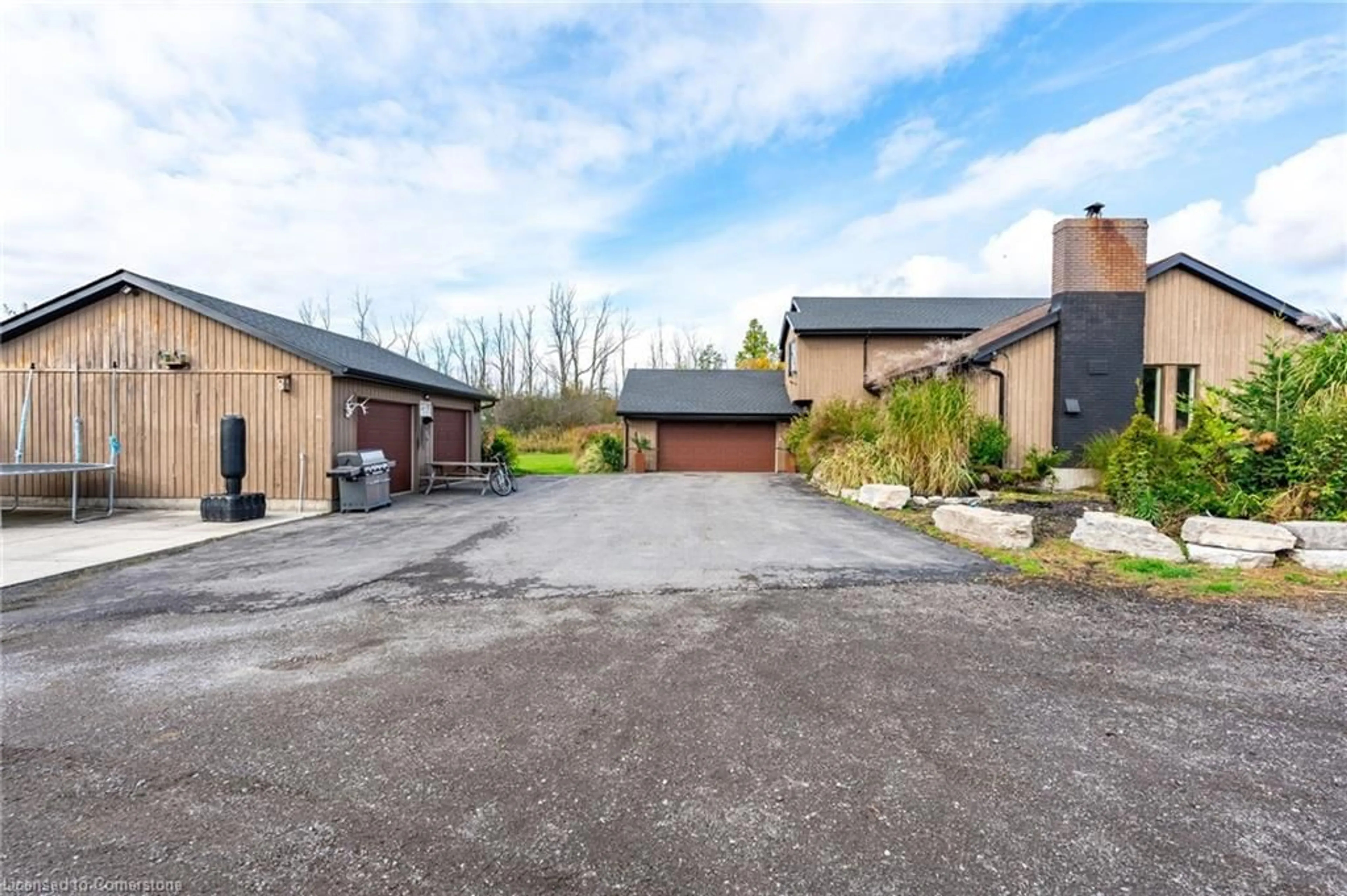 Indoor garage, cement floor for 2458 Nigh Rd, Ridgeway Ontario L0S 1N0