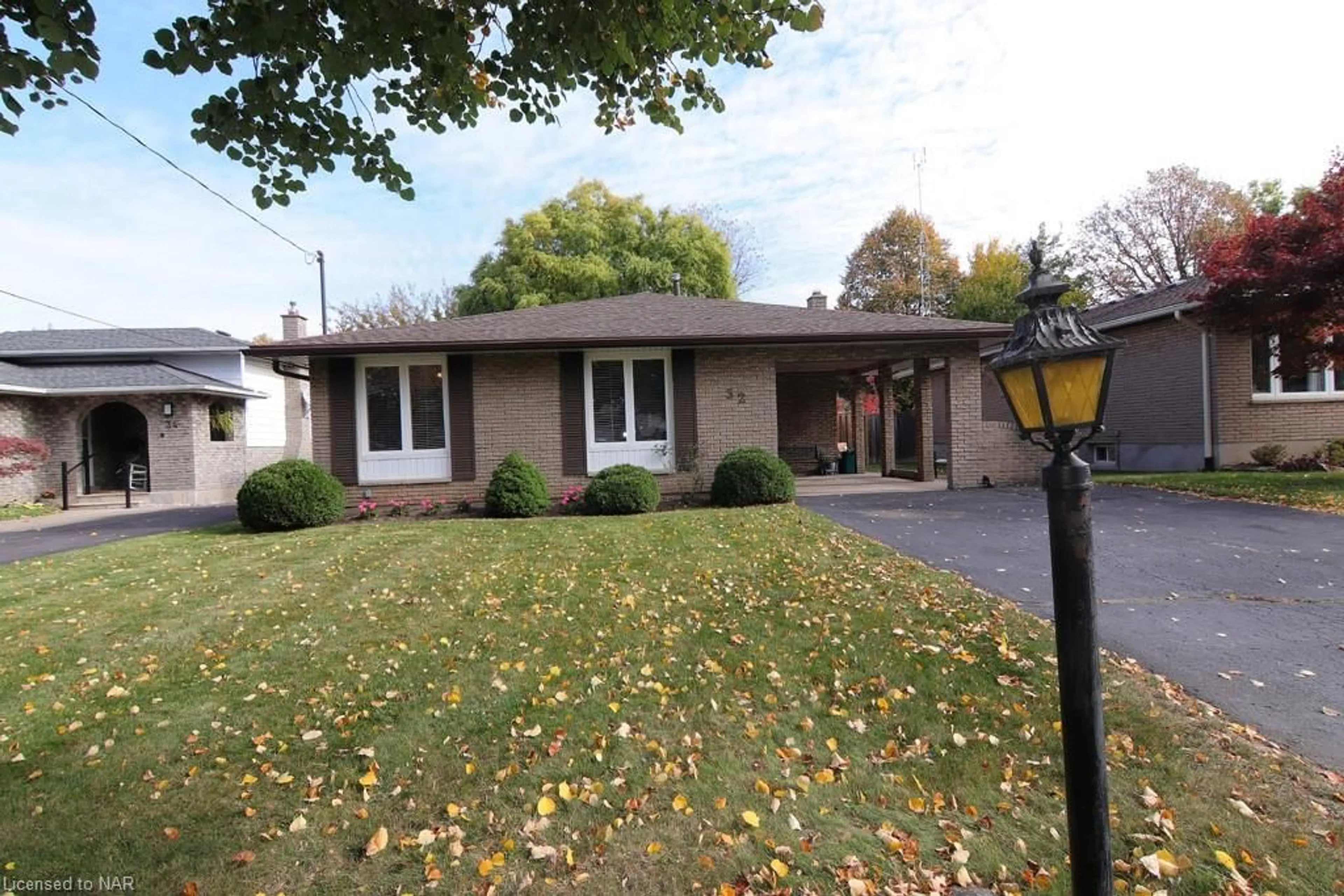 A pic from exterior of the house or condo, the street view for 32 Ramsey St, St. Catharines Ontario L2N 2K1