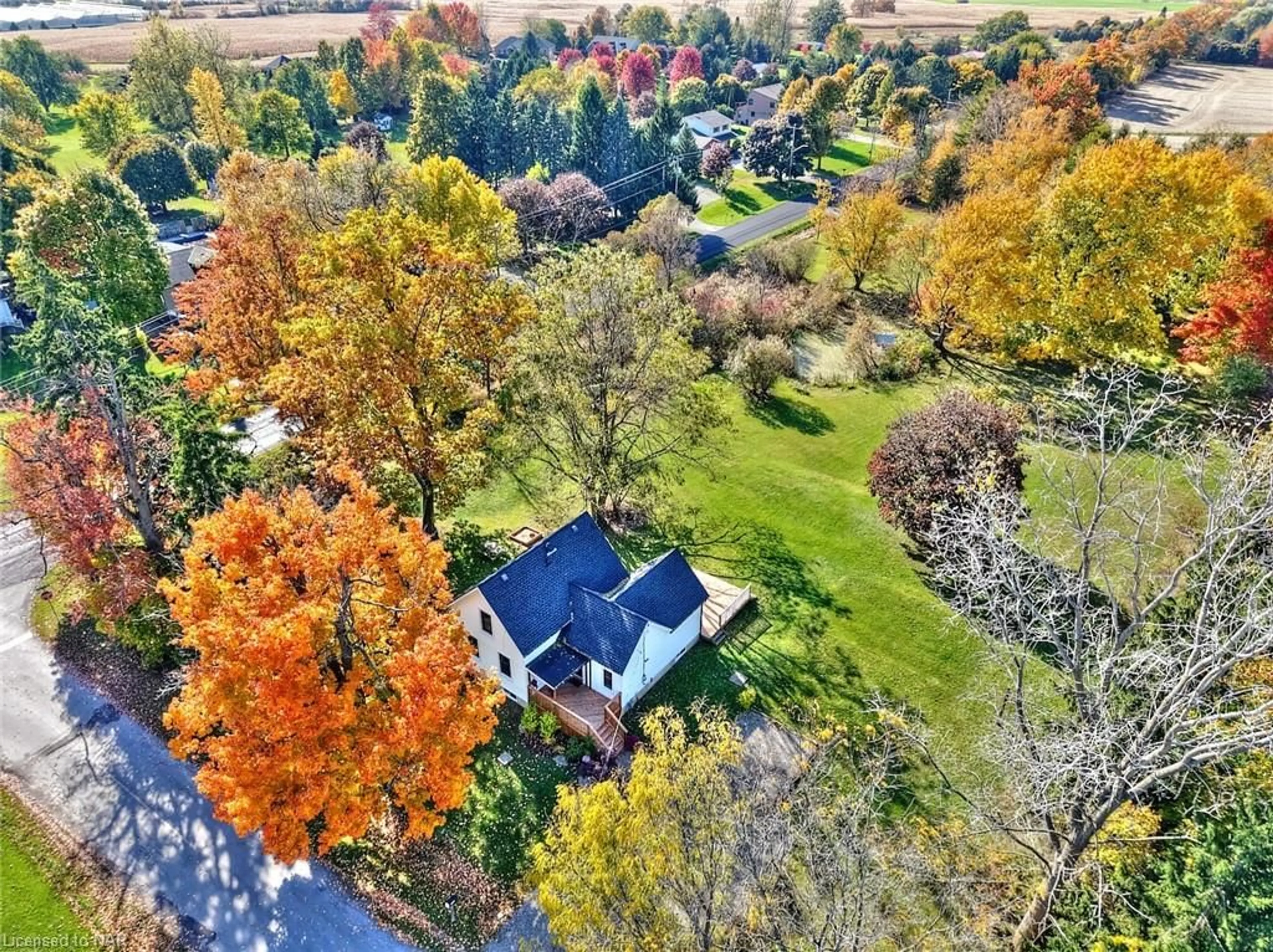 A pic from exterior of the house or condo, the fenced backyard for 1910 Balfour St, Fenwick Ontario L0S 1C0