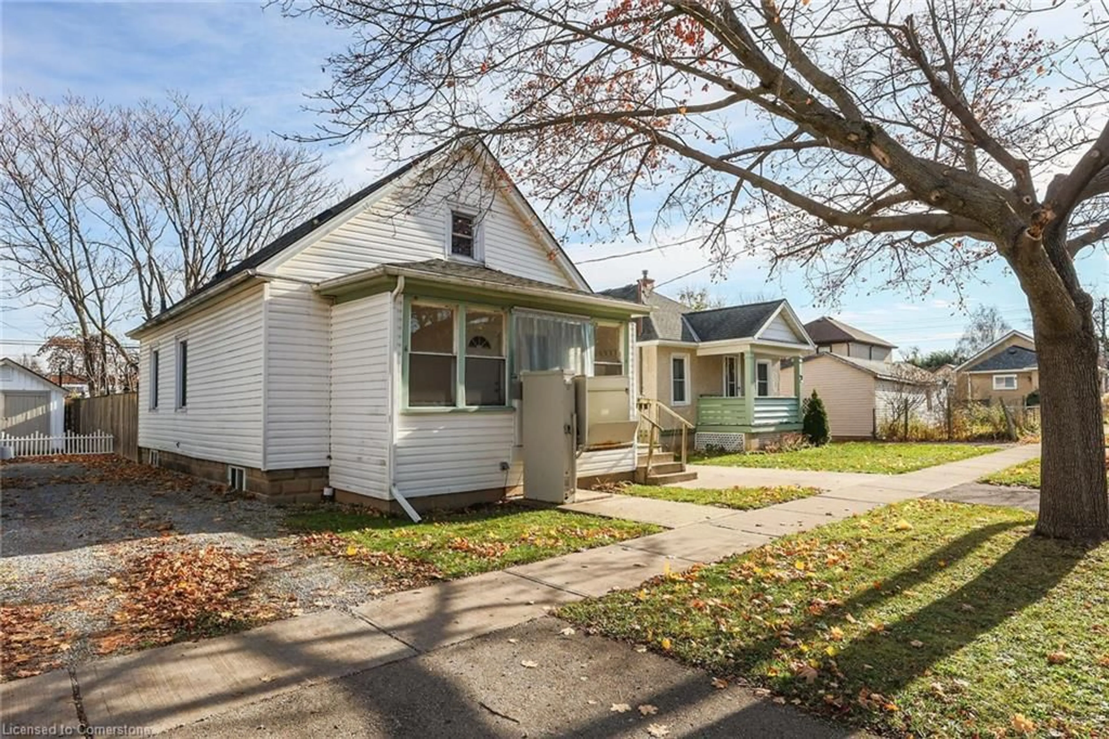 Frontside or backside of a home, cottage for 4 Mildred Ave, St. Catharines Ontario L2R 6H8