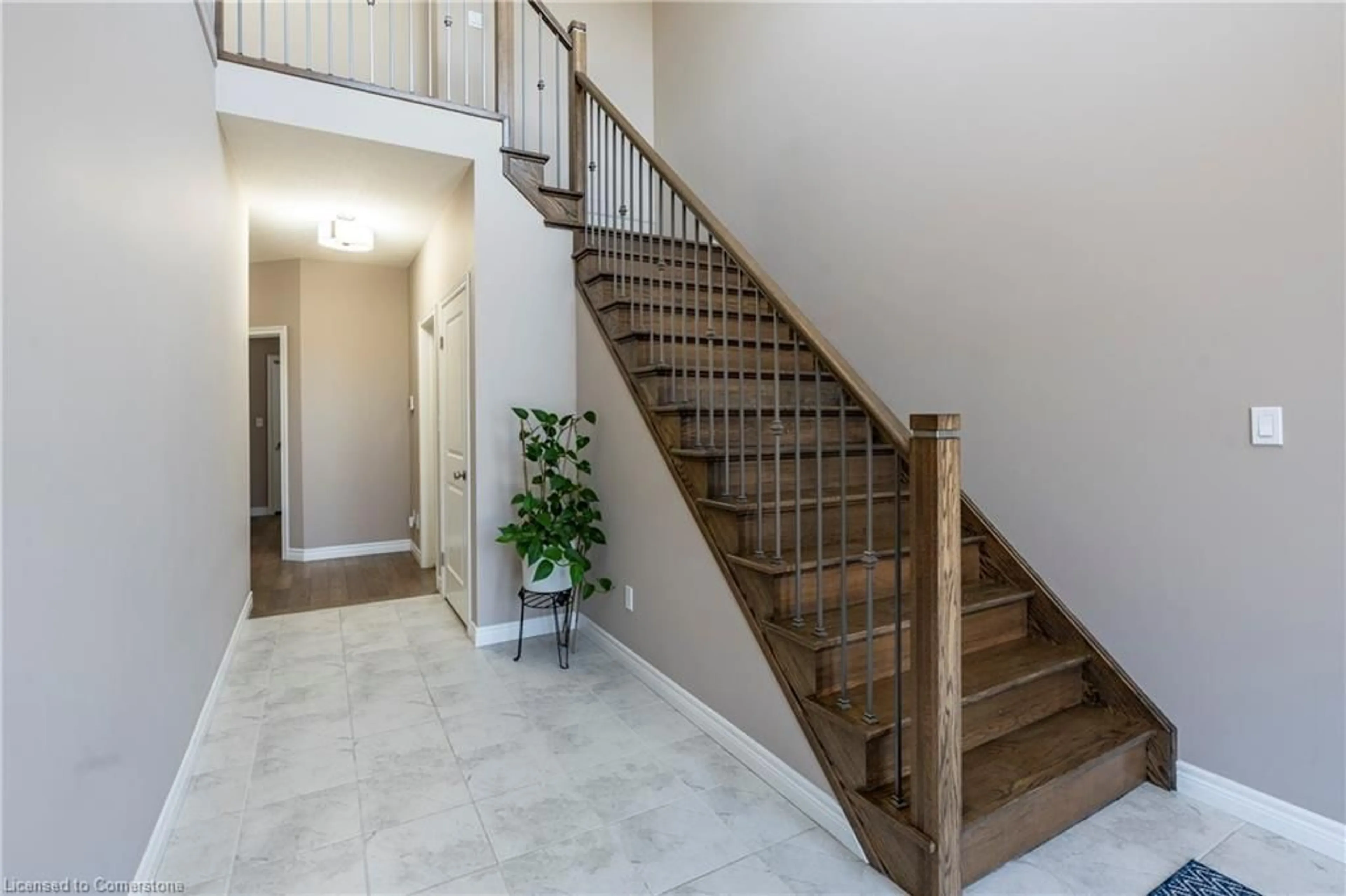 Indoor foyer, wood floors for 176 Dallan Drive Dr, Guelph Ontario N1L 1H1