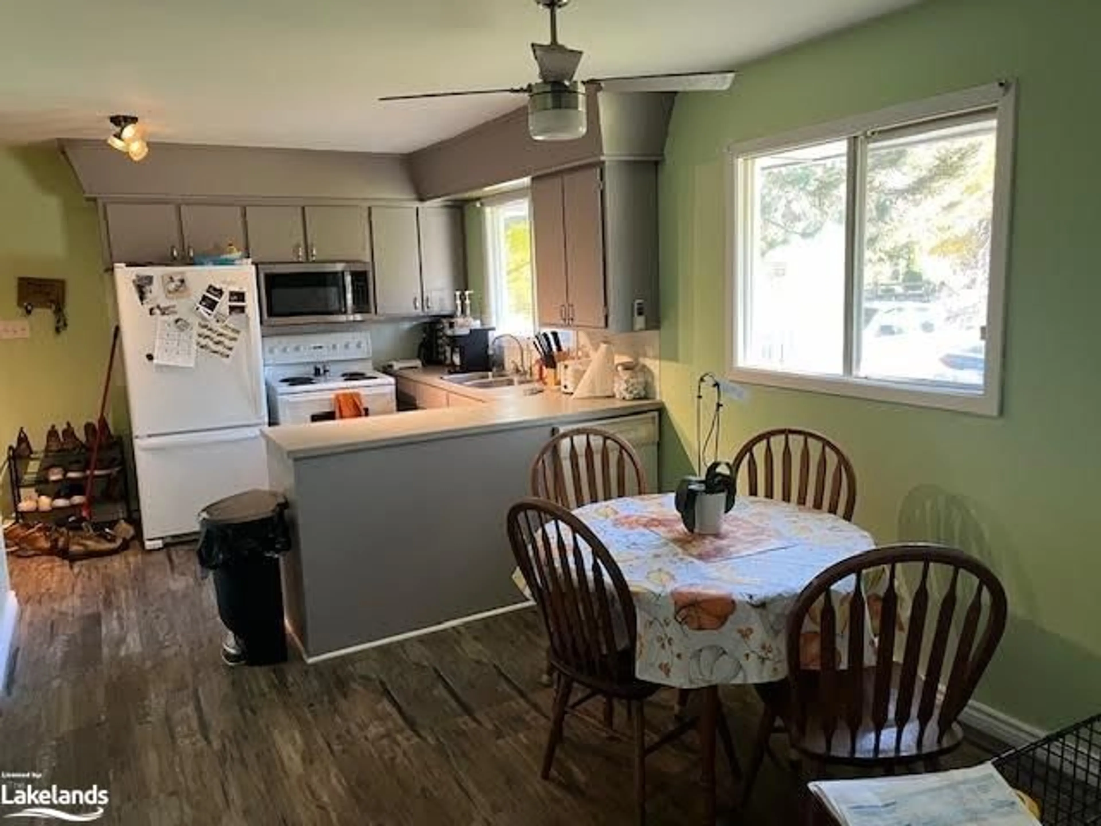 Open concept kitchen for 11 Kilpper Dr, South River Ontario P0A 1X0