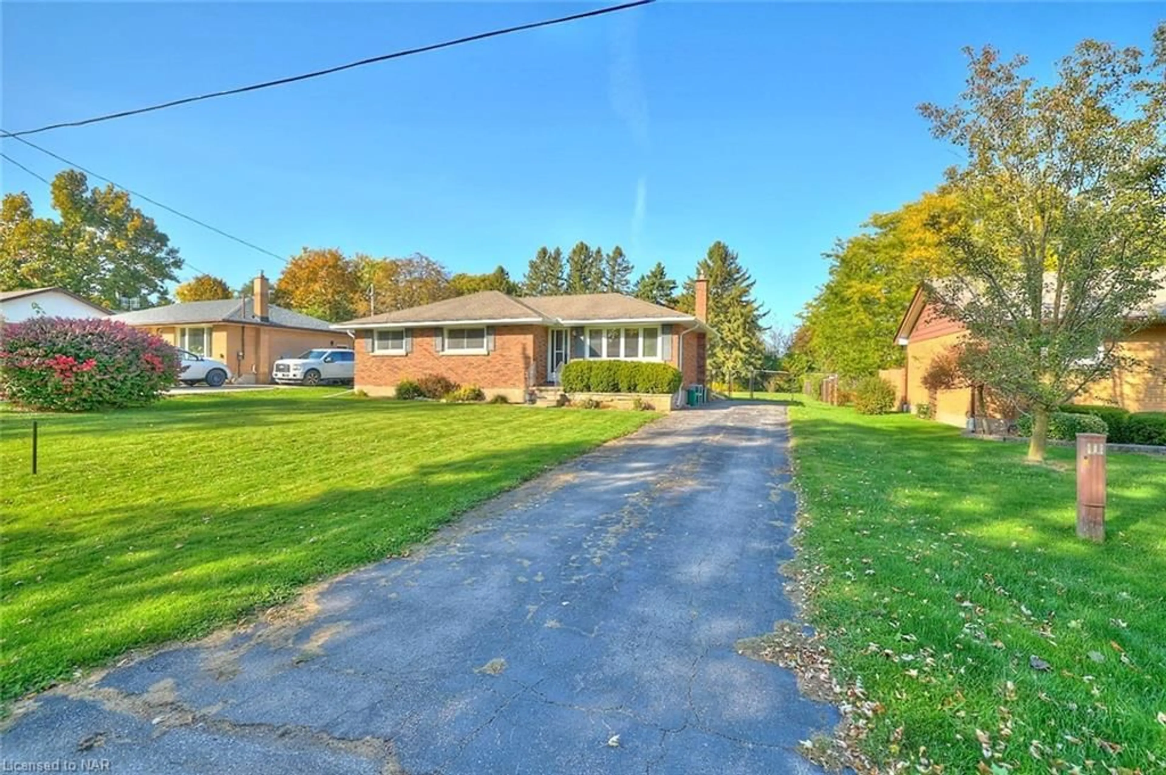 A pic from exterior of the house or condo, the street view for 5 Cherrywood Ave, Fonthill Ontario L0S 1E3