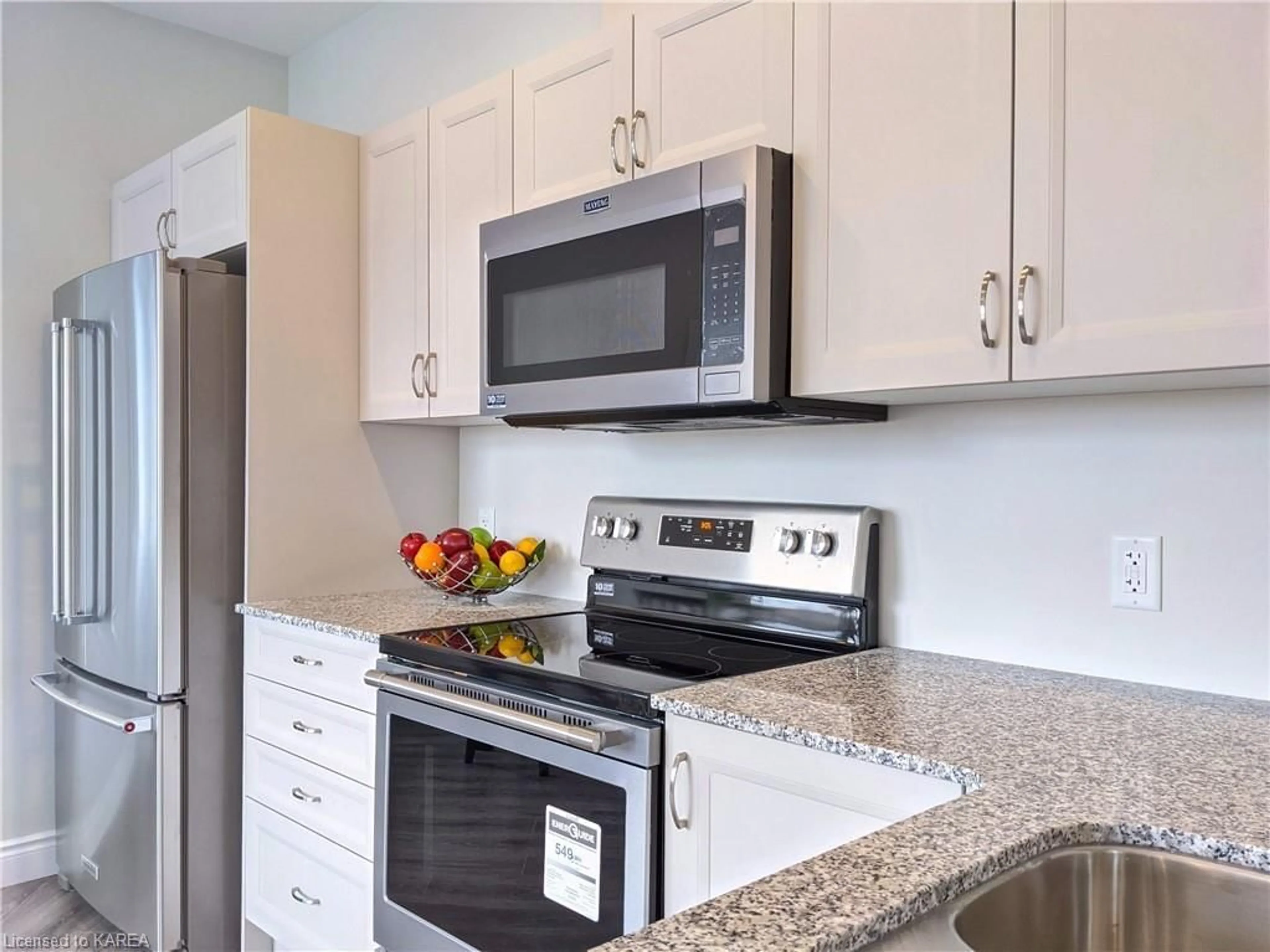 Standard kitchen for 6 Lowry Place, Amherstview Ontario K7N 0E2