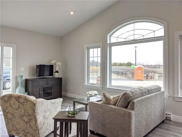 6 Lowry Place, Amherstview 5