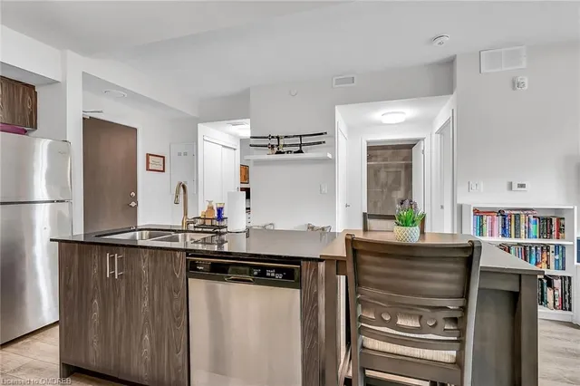 Additional property image - 16 Markle Cres Unit 303